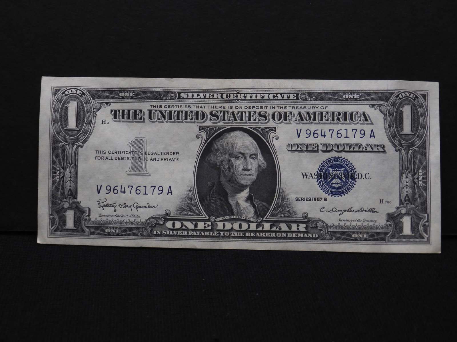 1957-B $1 Bright Crisp United States Blue Seal Silver Certificate. Bust Of George Washington.: 1957-B $1 Bright Crisp United States Blue Seal Silver Certificate. Bust Of George Washington.