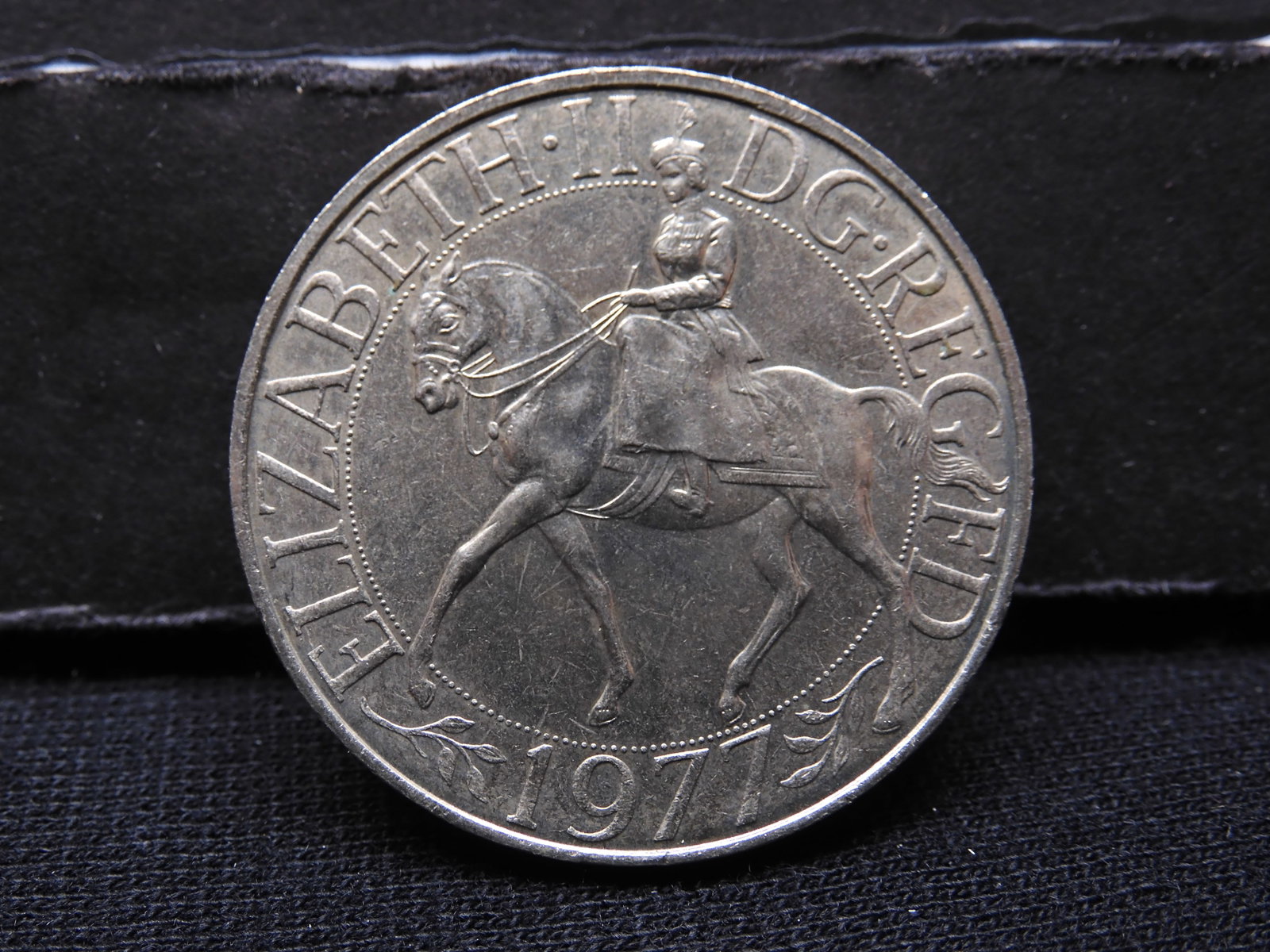 1977 Great Britain Crown Commemorating Silver Jubilee Of Reign Of Queen Elizabeth II.: 1977 Great Britain Crown Commemorating Silver Jubilee Of Reign Of Queen Elizabeth II.