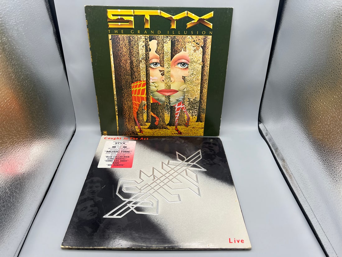 Lot of (2) Styx vinyl albums: The Grand Illusion (1977) and Caught in the Act: Live – 2 LPs,: Lot of (2) Styx vinyl albums: The Grand Illusion (1977) and Caught in the Act: Live – 2 LPs, Gatefold