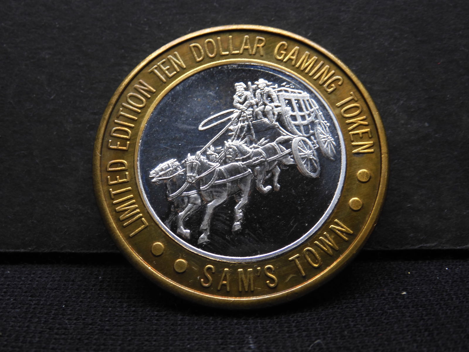 Sam's Town $10 "Stagecoach" Gaming Token - .999 Silver Center (1 of 2)
