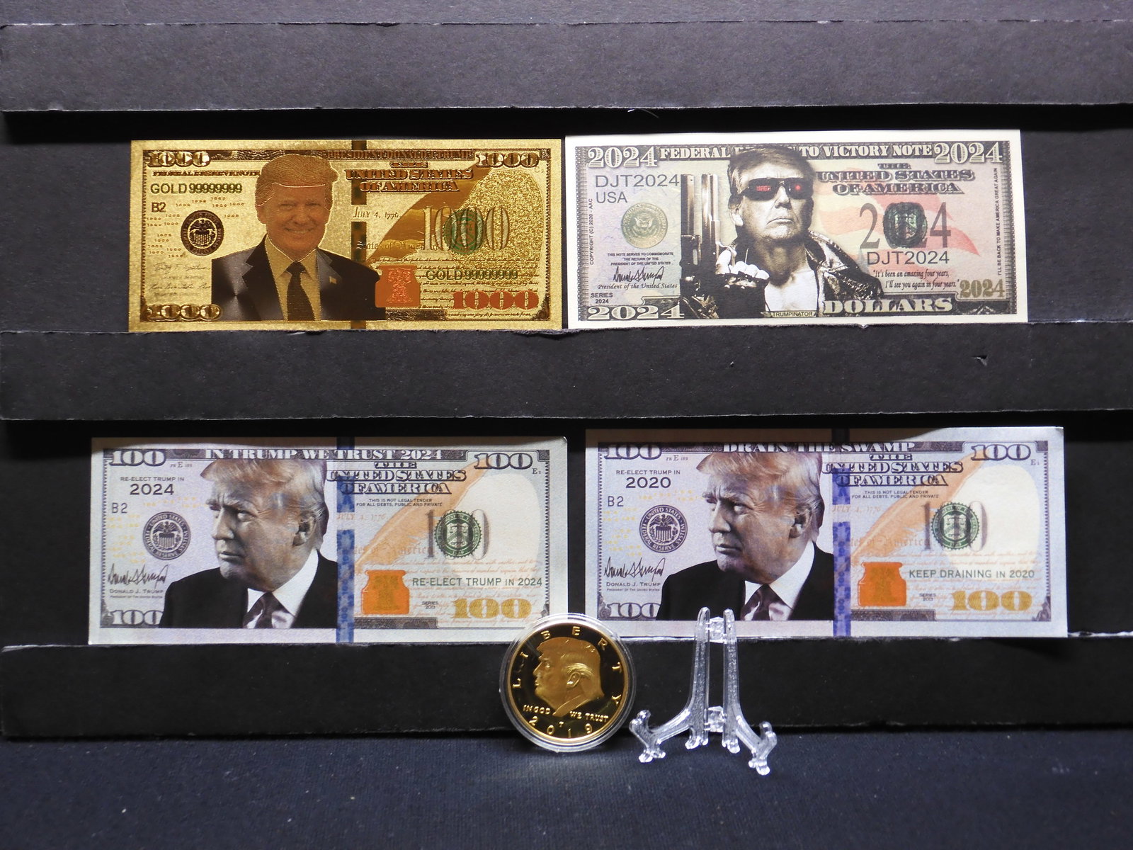2019 President Donald Trump Commemorative Coin and Collectable Bills (1 of 9)