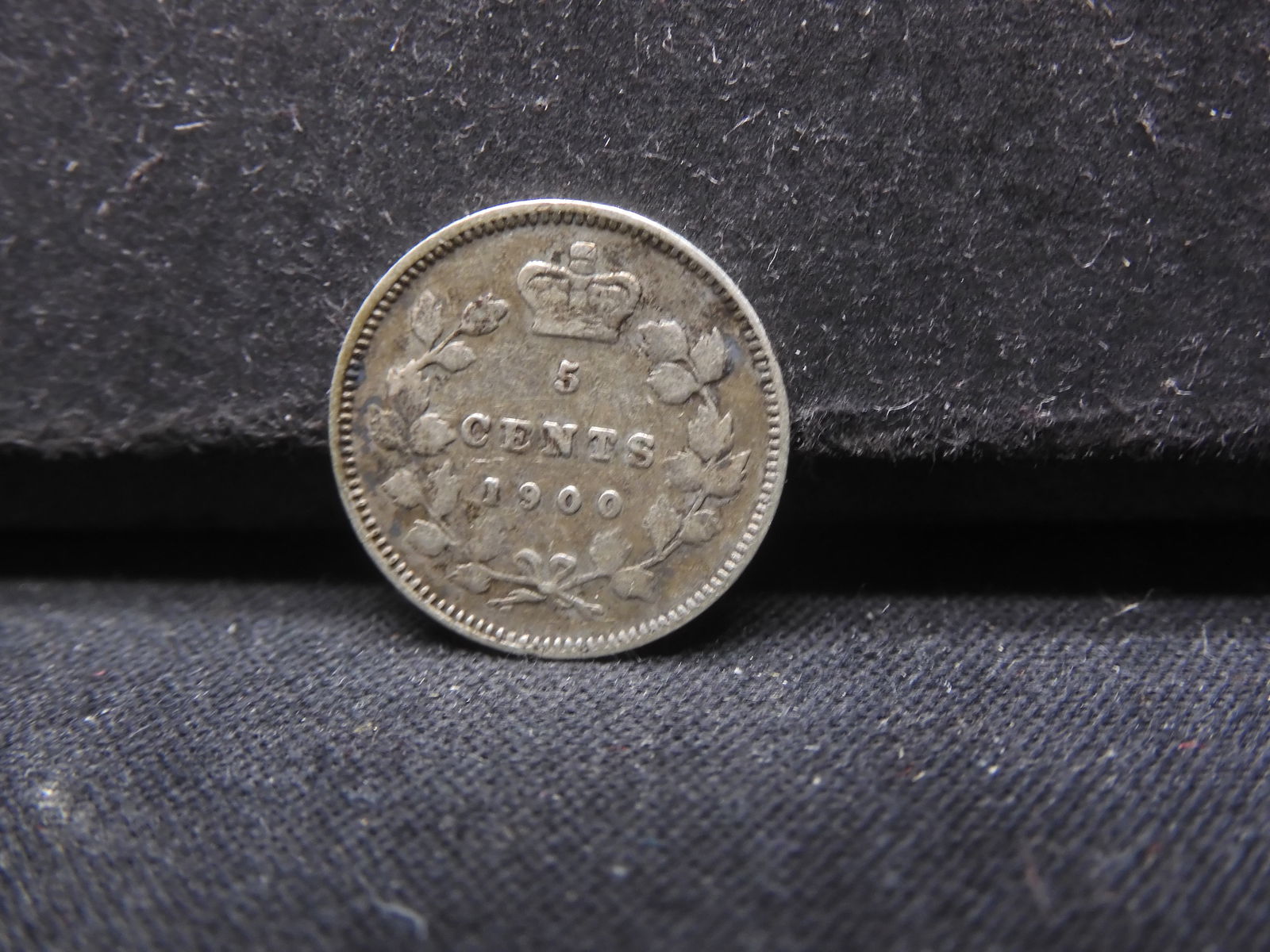 1900 Oval 0's 5 Cents from Canada 92.5% Silver (1 of 2)