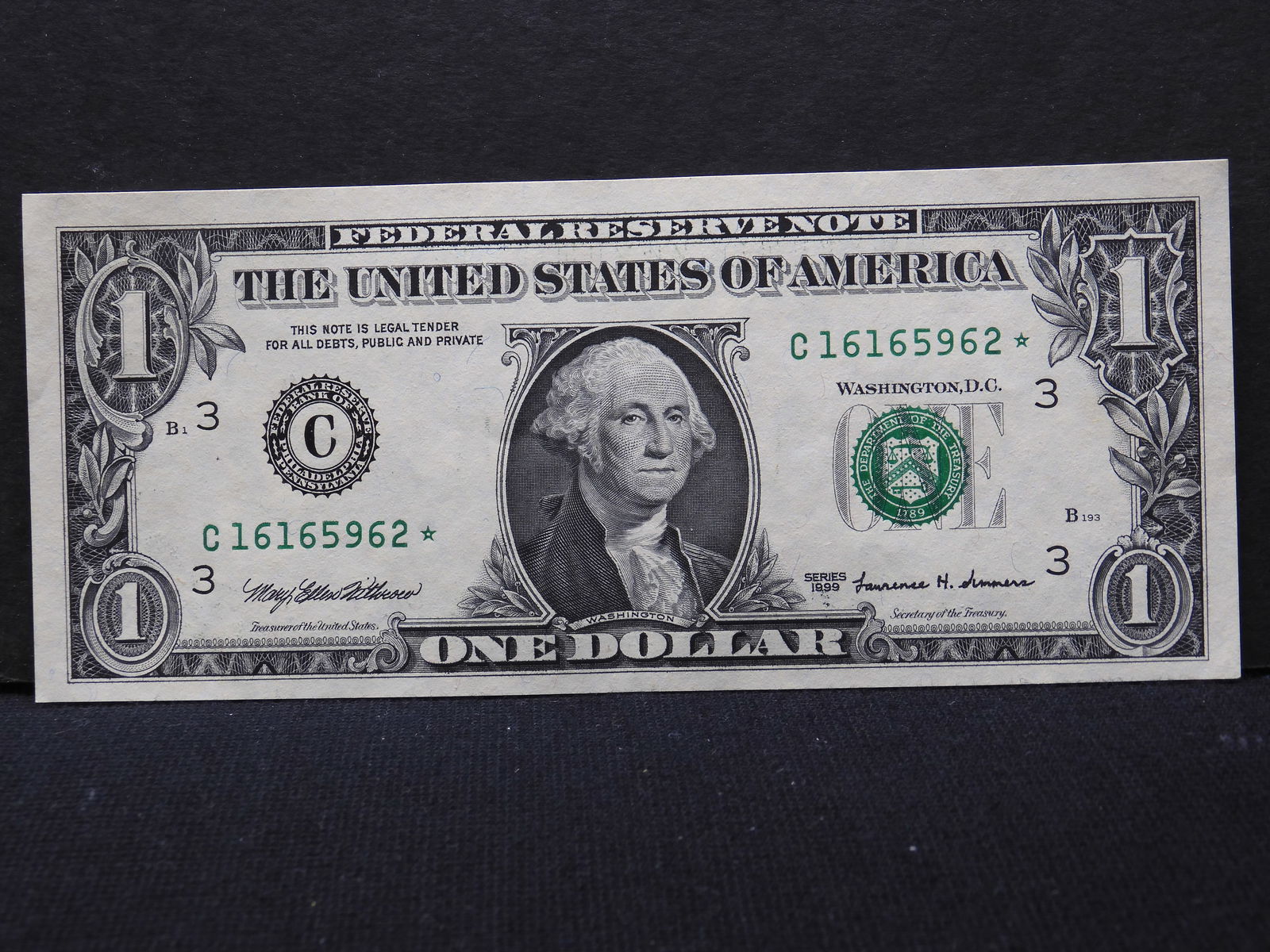 1999 Bright Crisp $1 Federal Reserve STAR Note.  Bust Of George Washington. (1 of 3)