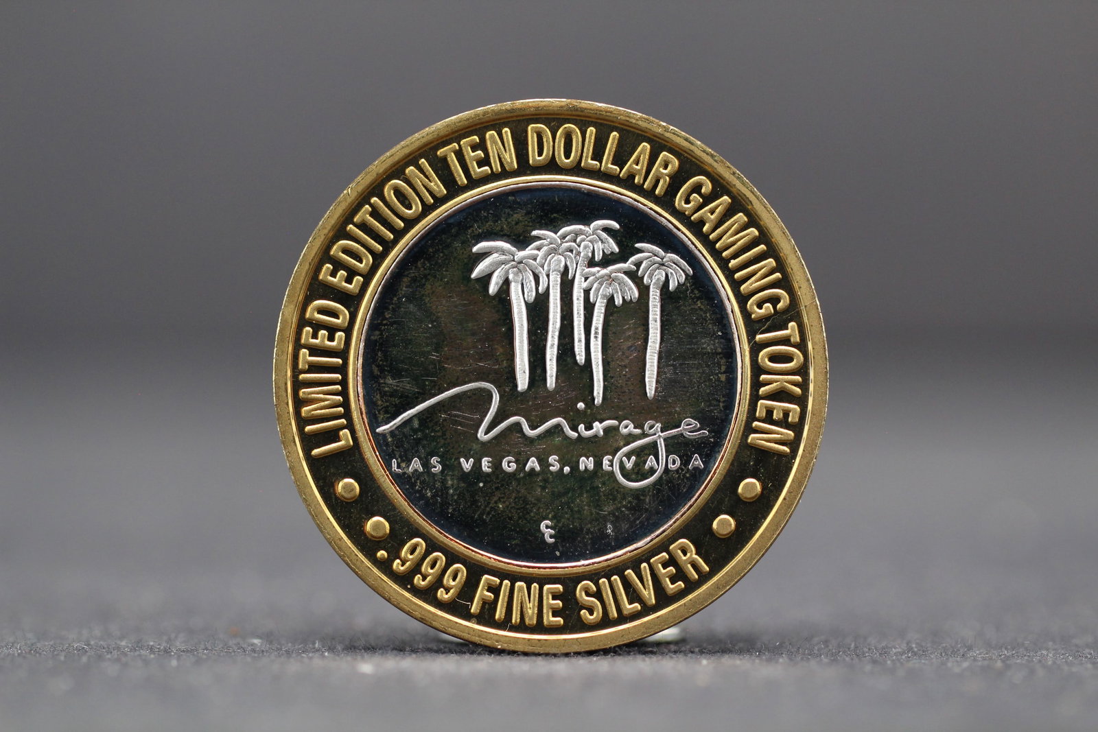 Mirage Las Vegas $10 Gaming Token - .999 Silver Center: Mirage Las Vegas $10 Gaming Token - .999 Silver Center