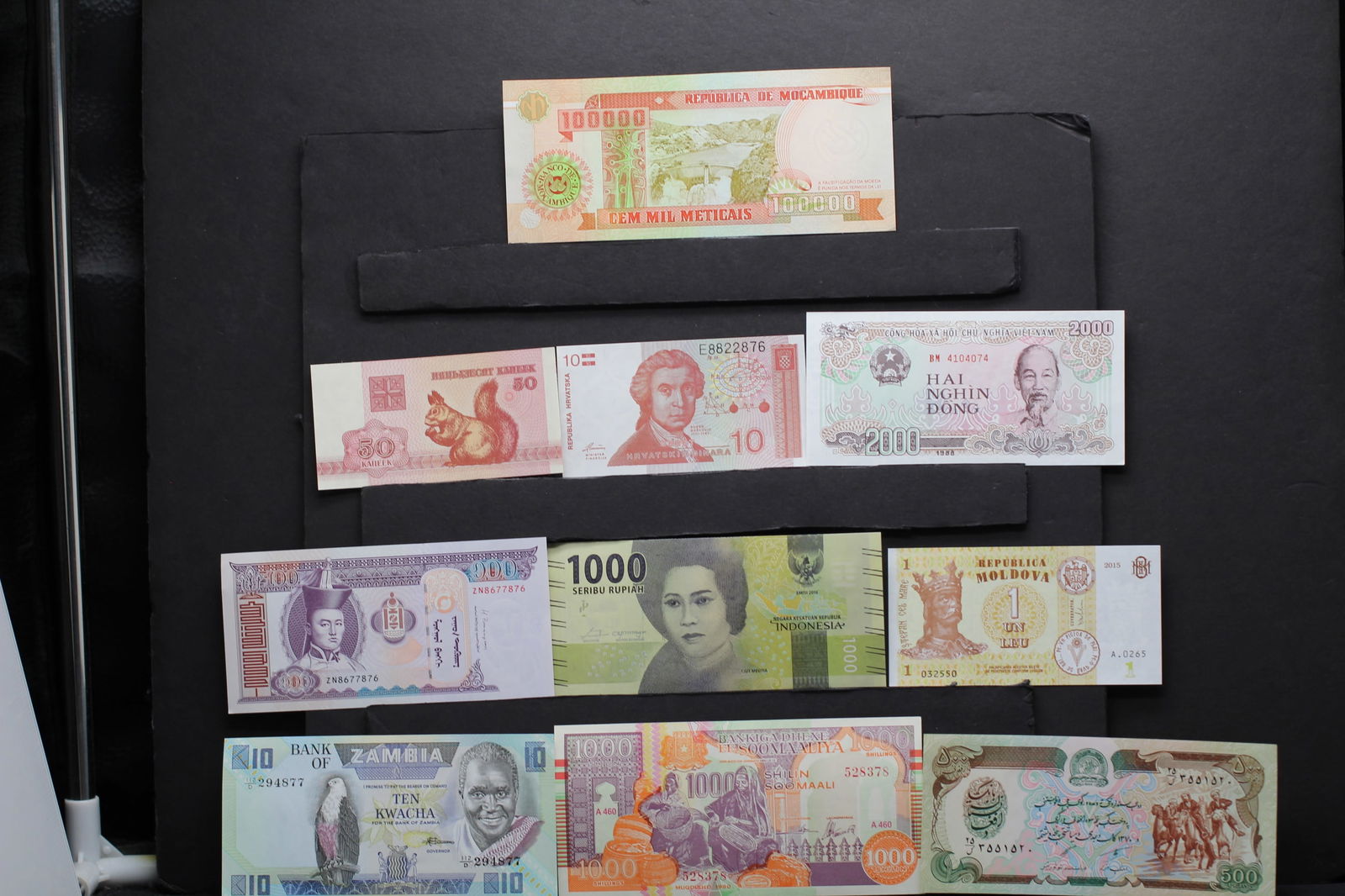 10-Foreign Notes, Crisp, Amazing Artwork (1 of 9)