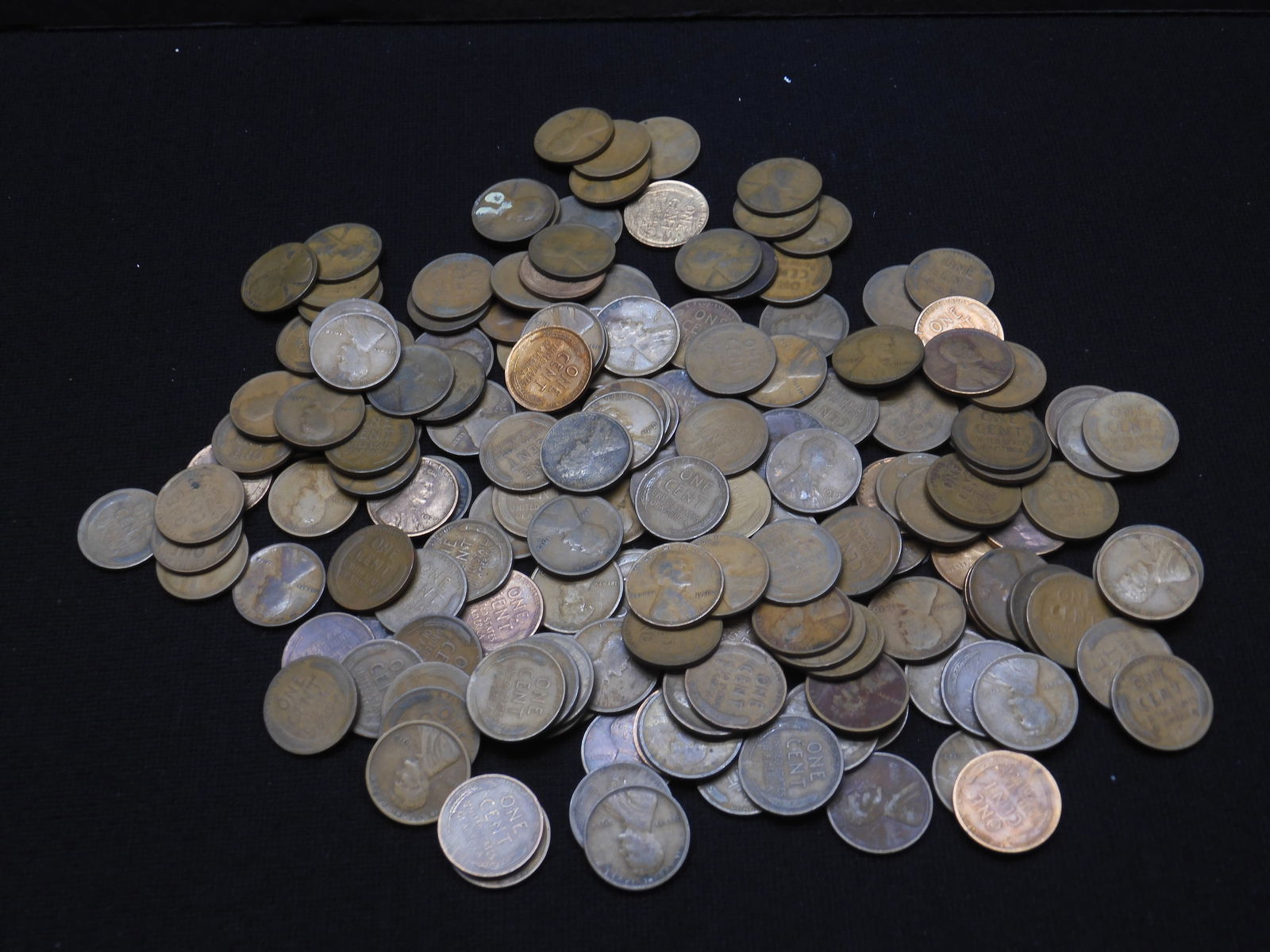 150+/- Lincoln Cents. All Dated In The Teens. Circulated. (1 of 5)