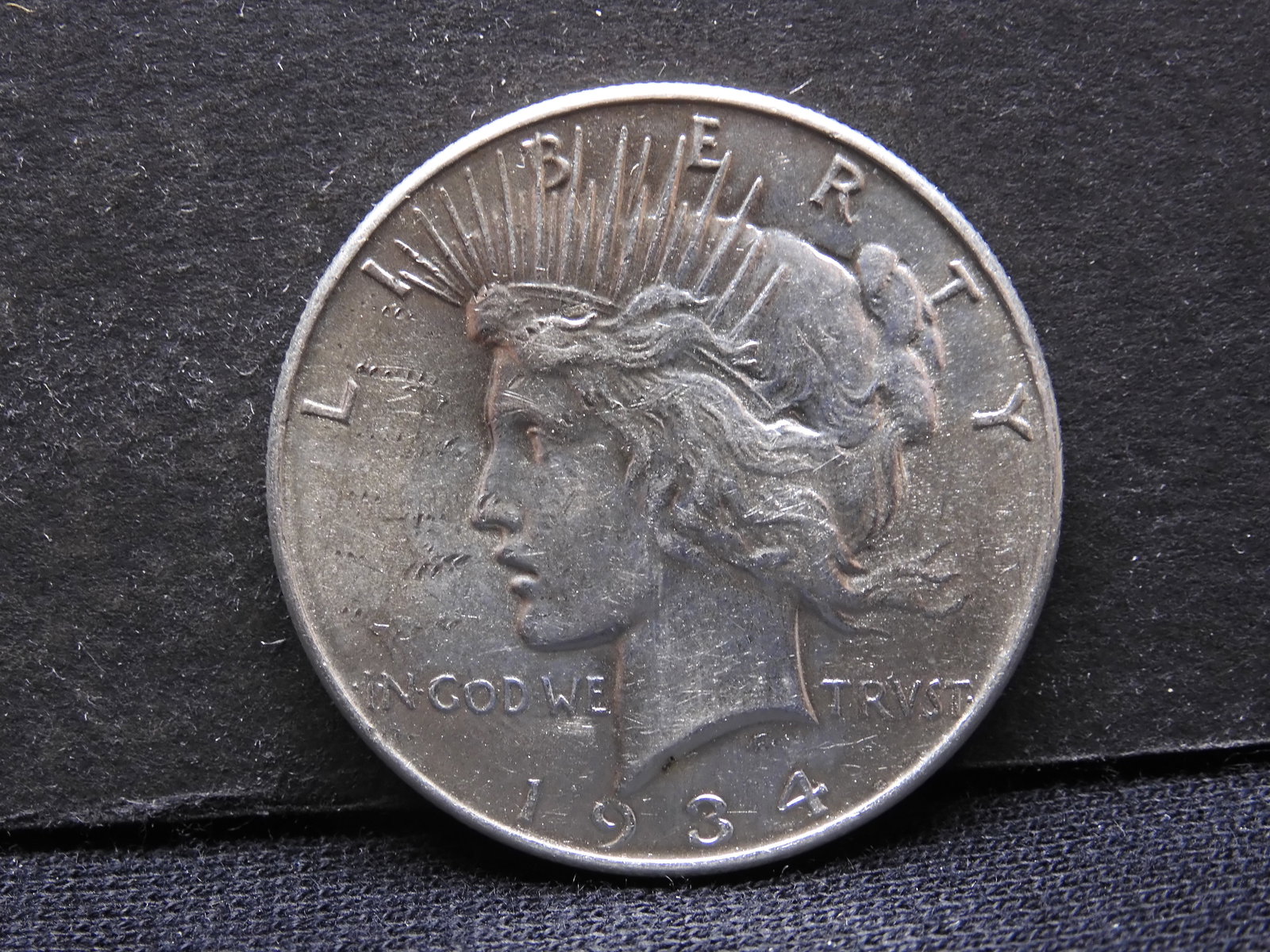 1934 Peace Dollar. 90% Silver (1 of 2)