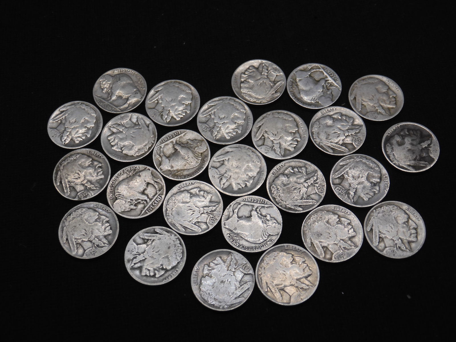 Bag of 25 Assorted Buffalo Nickels (1 of 4)