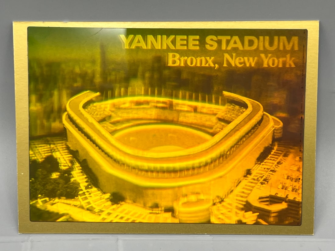 1994 Blockbuster Video New York Yankees Limited Edition 3-D Laser Hologram Card (1 of 2)