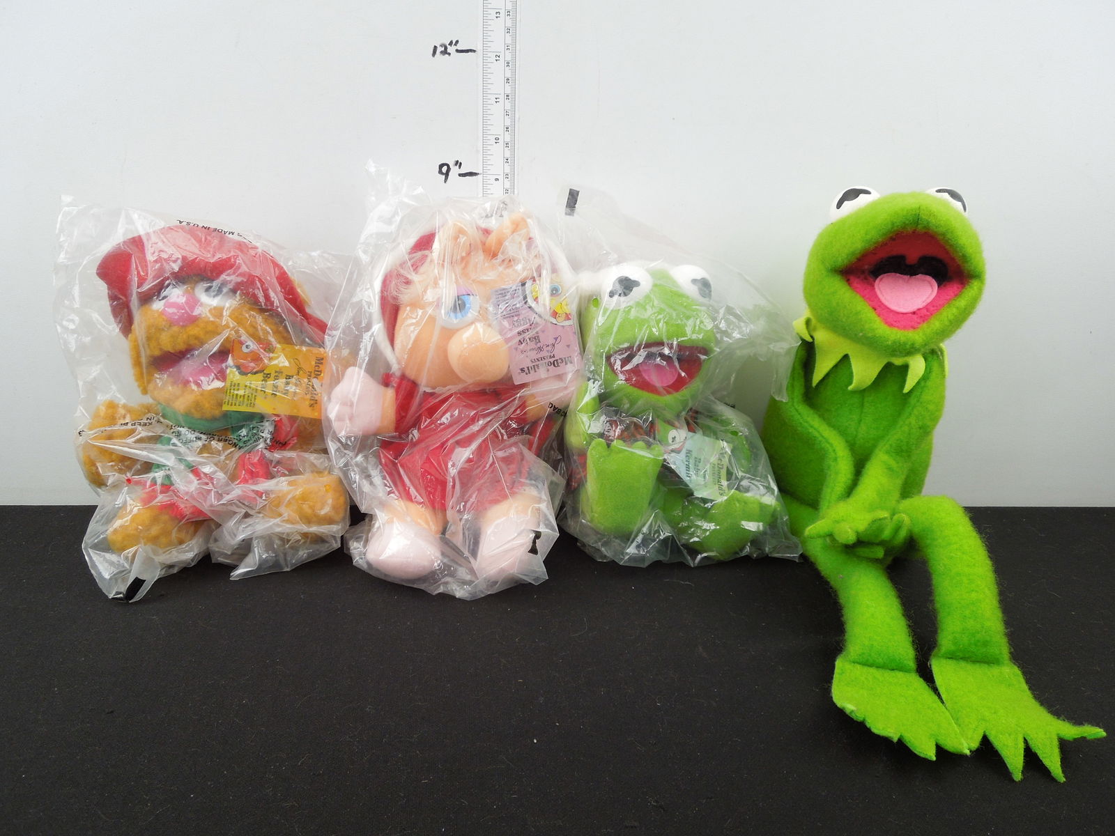 Muppets Kermit the frog, Baby Miss Piggy, Baby Fozzie Bear: Muppets Kermit the frog, Baby Miss Piggy, Baby Fozzie Bear