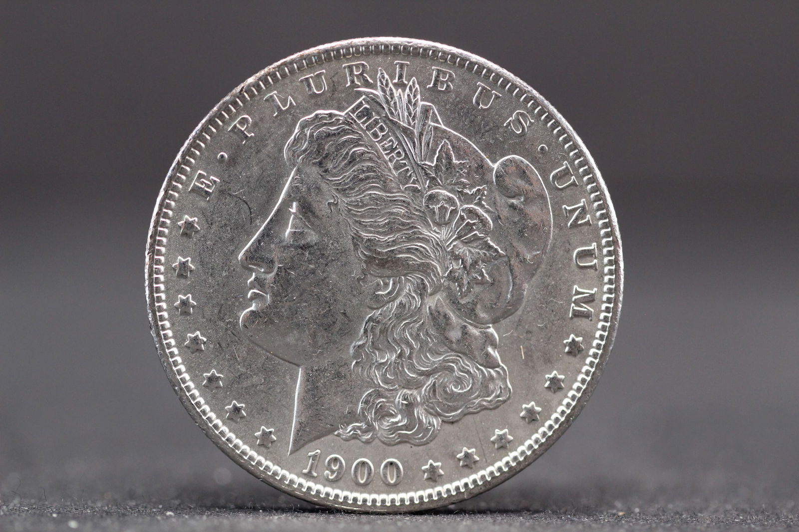 1900 Morgan Silver Dollar BU (1 of 2)