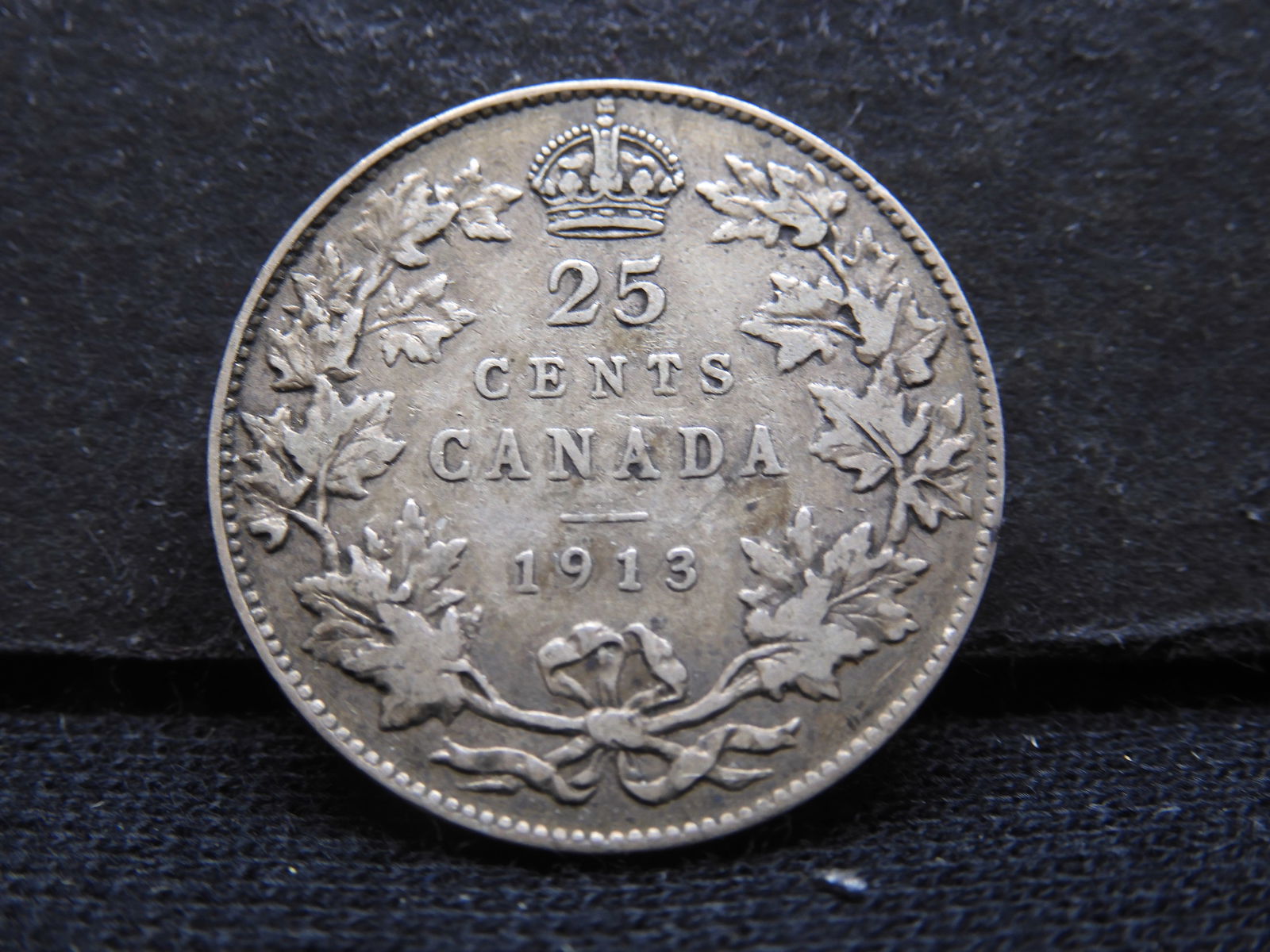 1913 Canada 25 Cents Sterling (92.5%) Silver Quarter.  George V Portrait. (1 of 2)