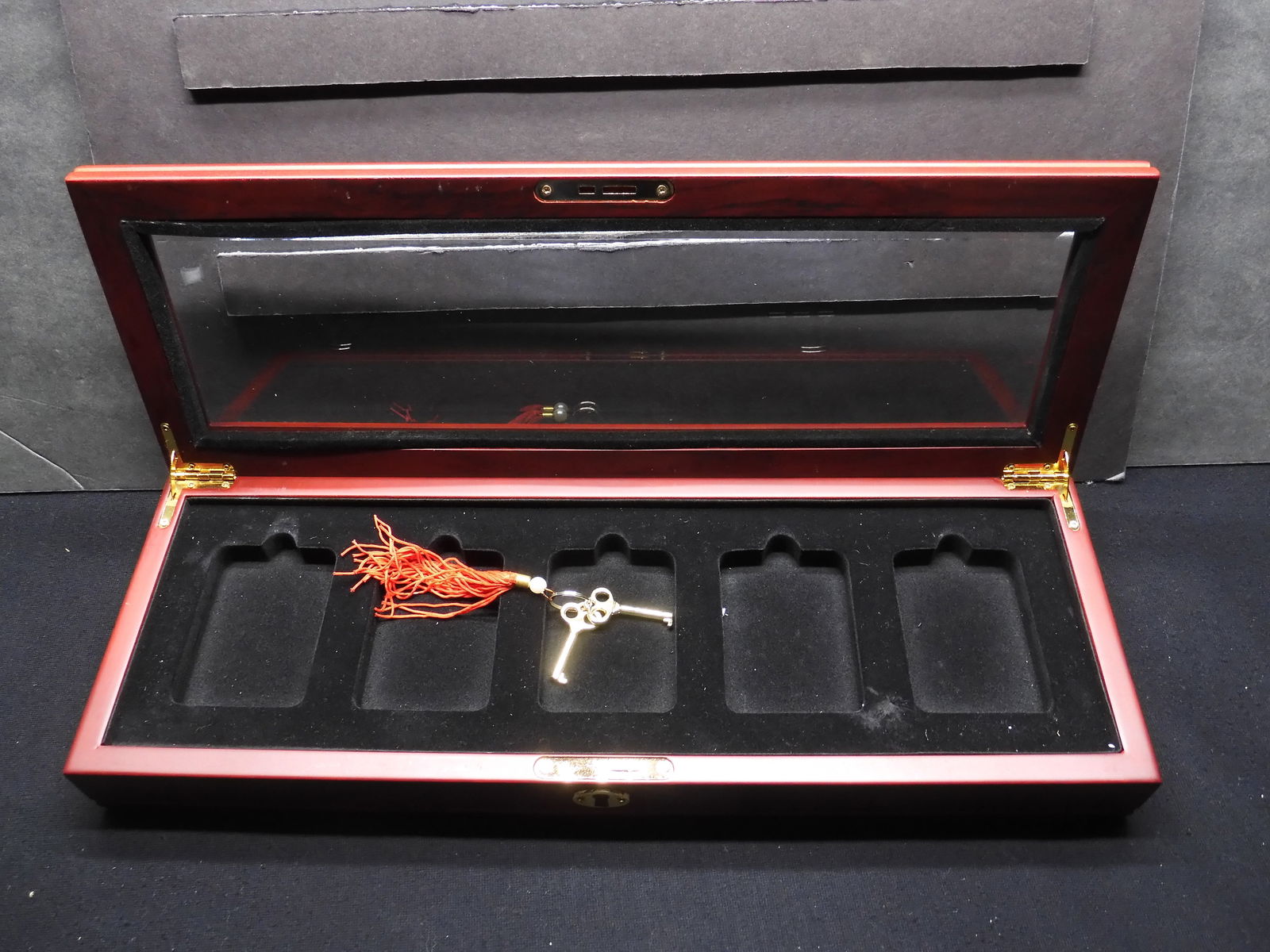 EMPTY - 5 Slabbed Wooden Case w/ Key - Beautiful!!! - Originally Used for 2011 Eagles (1 of 5)