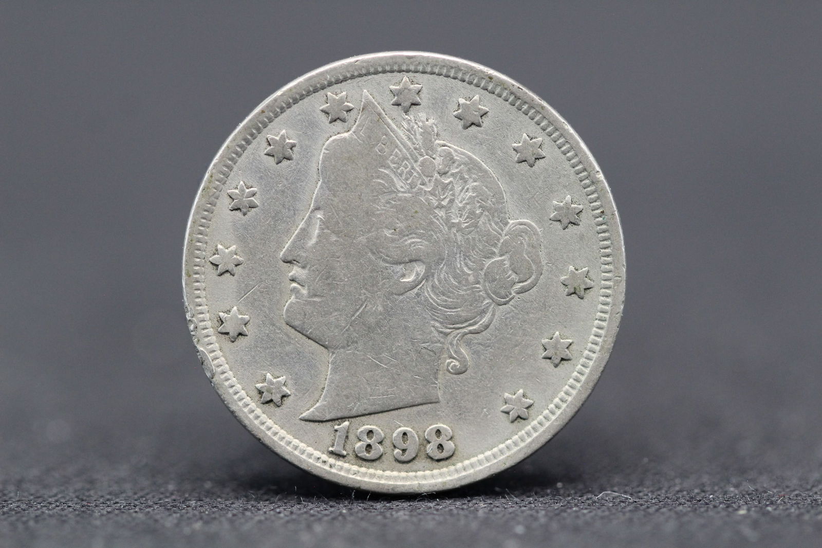 1898 V nickel nice Condition (VF) (1 of 2)