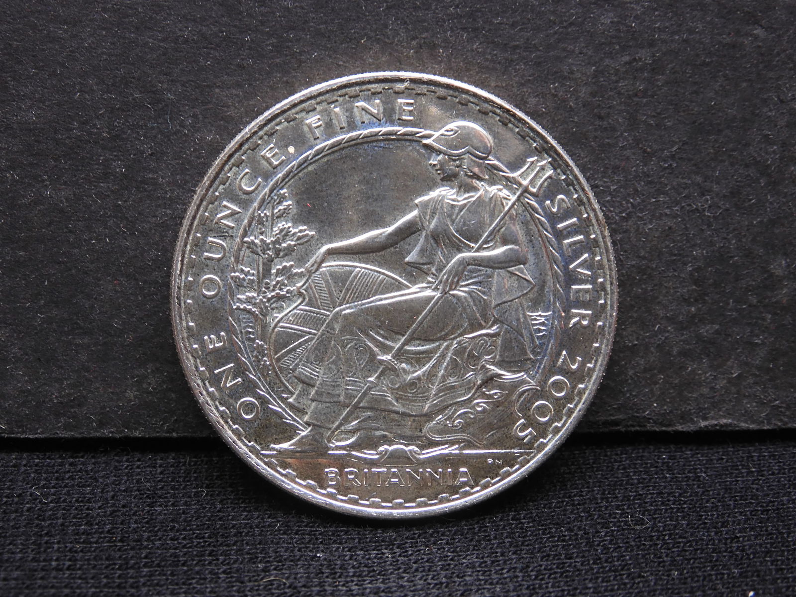 2005 Great Britain 2 Pound silver Britannia. GEM BU. Great reverse design. (1 of 3)