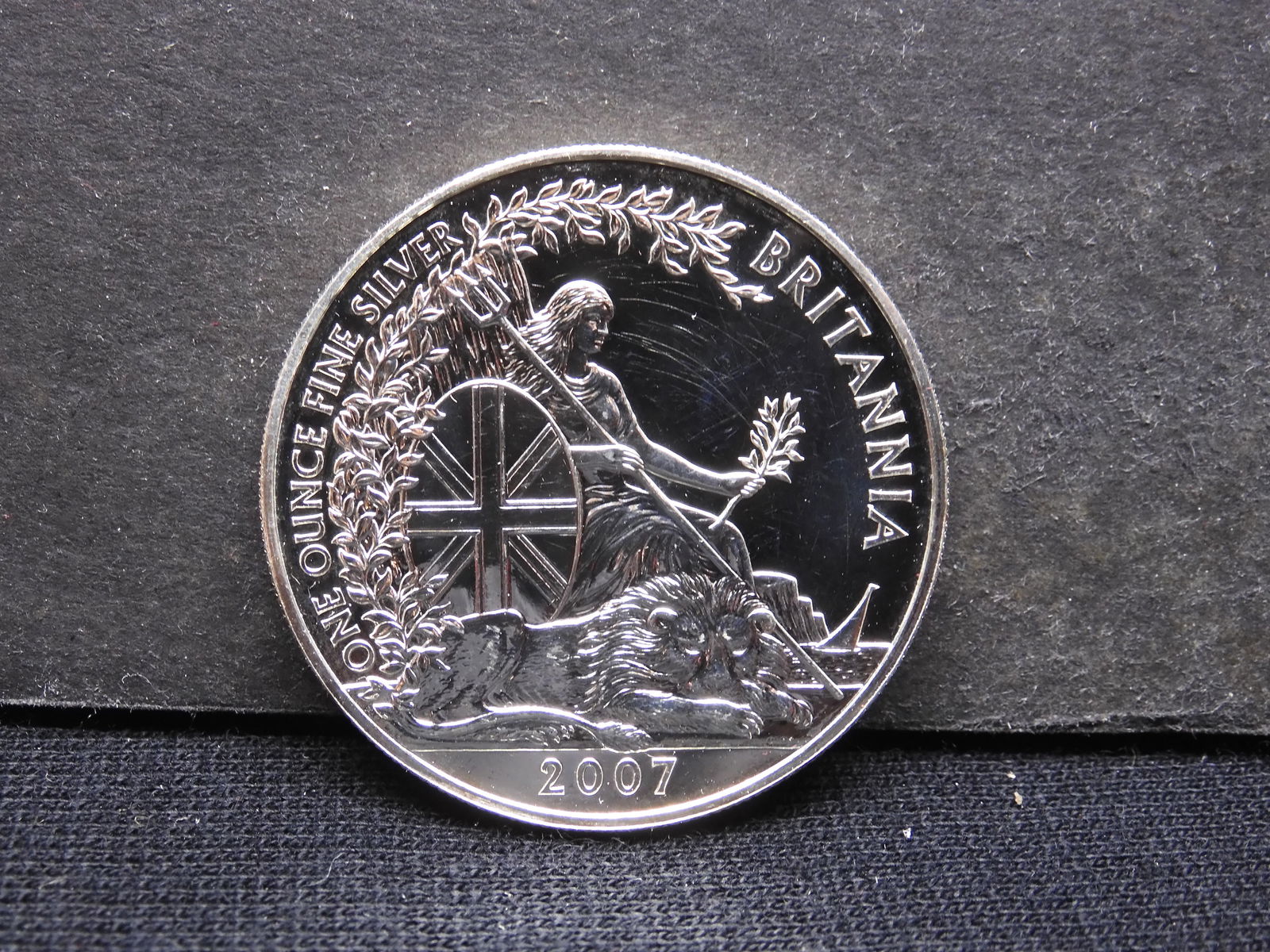2007 Great Britain 2 Pound silver Britannia. GEM BU. Great reverse design. (1 of 3)