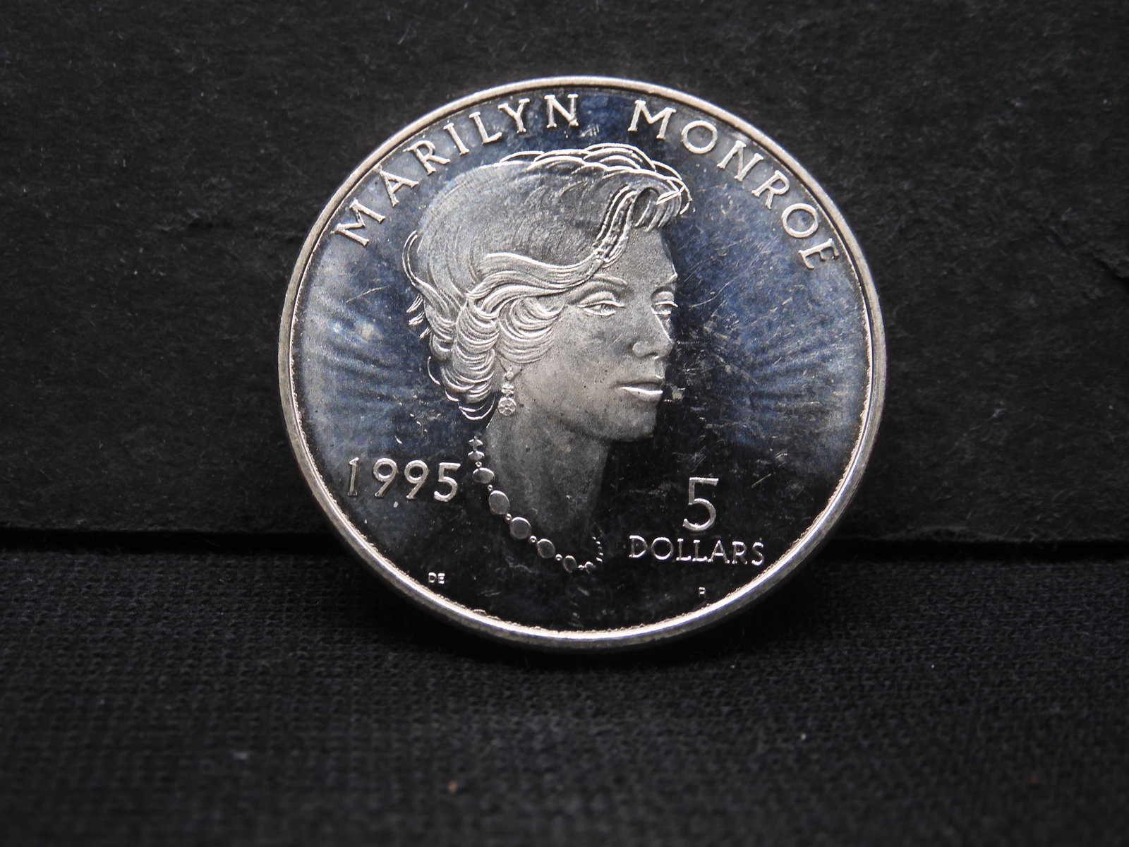 1995 Marshall Islands Marilyn Monroe $5 Coin: 1995 Marshall Islands Marilyn Monroe $5 Coin