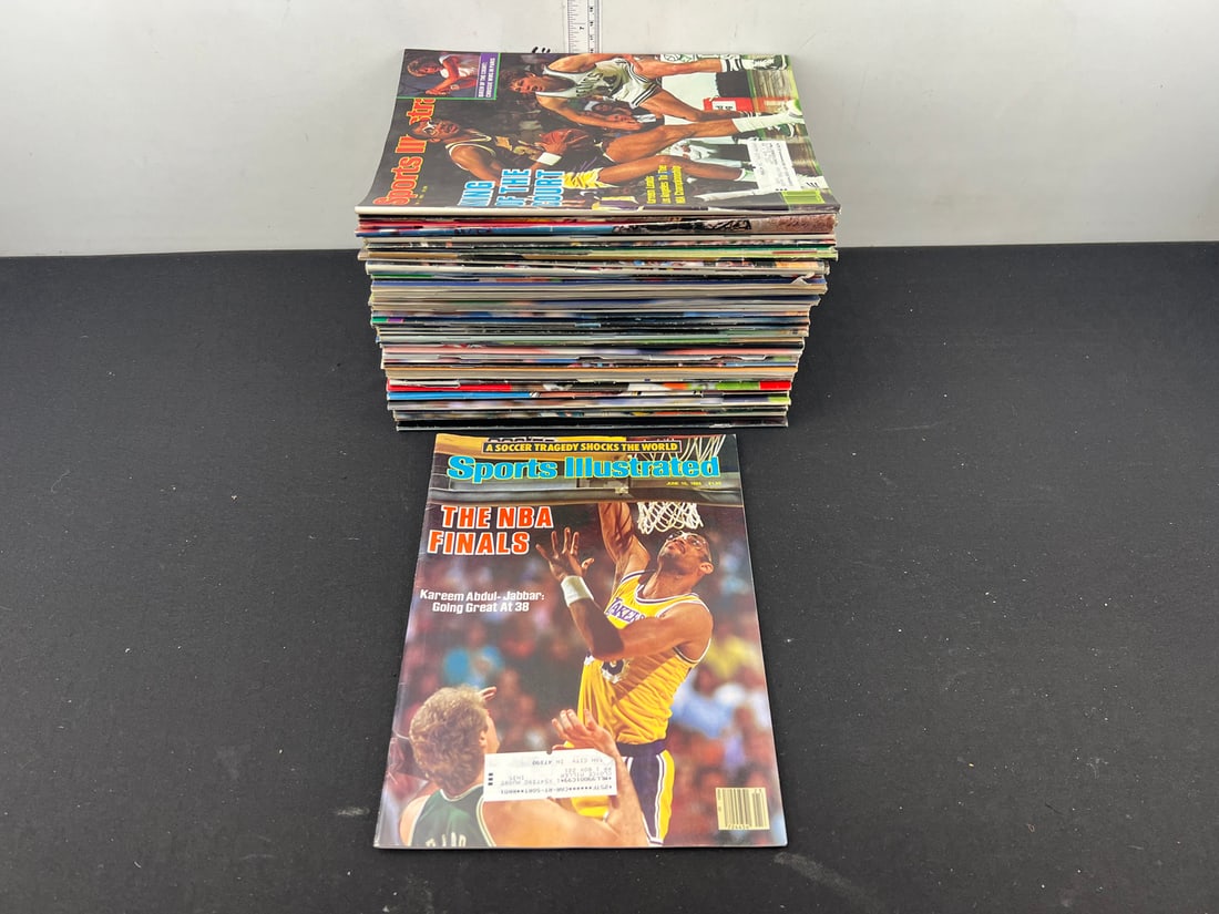 Lot of (49) 1985 Sports Illustrated Magazines - Varying Conditions - Kareem Abdul Jabbar, Willie: Lot of (49) 1985 Sports Illustrated Magazines - Varying Conditions - Kareem Abdul Jabbar, Willie Mays, Pete Rose