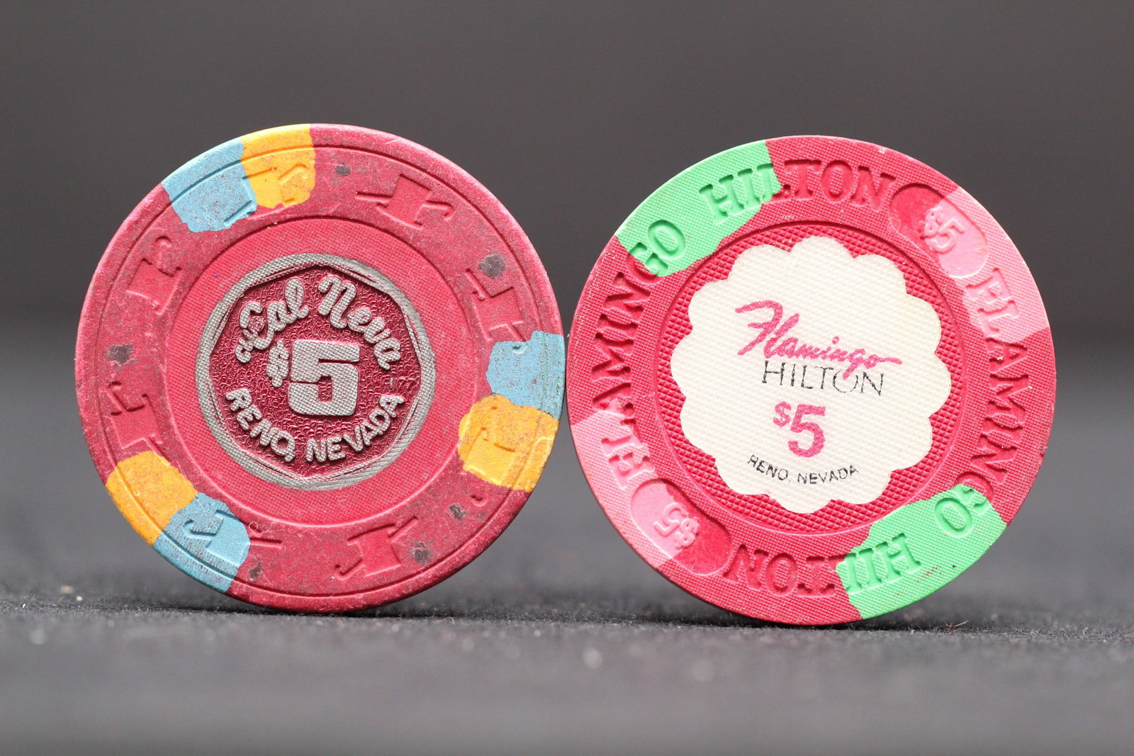 2 Reno Chips Club Cal Neva & Flamingo Hilton 5$ chips: 2 Reno Chips Club Cal Neva & Flamingo Hilton 5$ chips