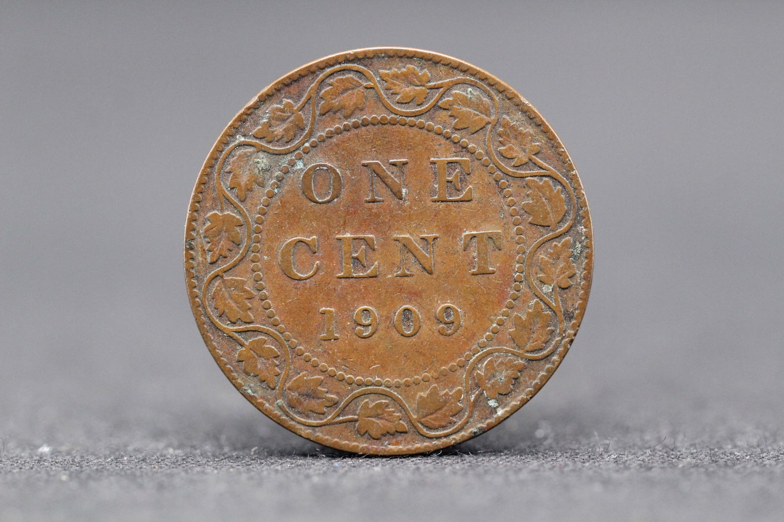 1909-Nice Grade, Detailed Leaves-Canada Large Cent, 115 Years Old! (1 of 2)