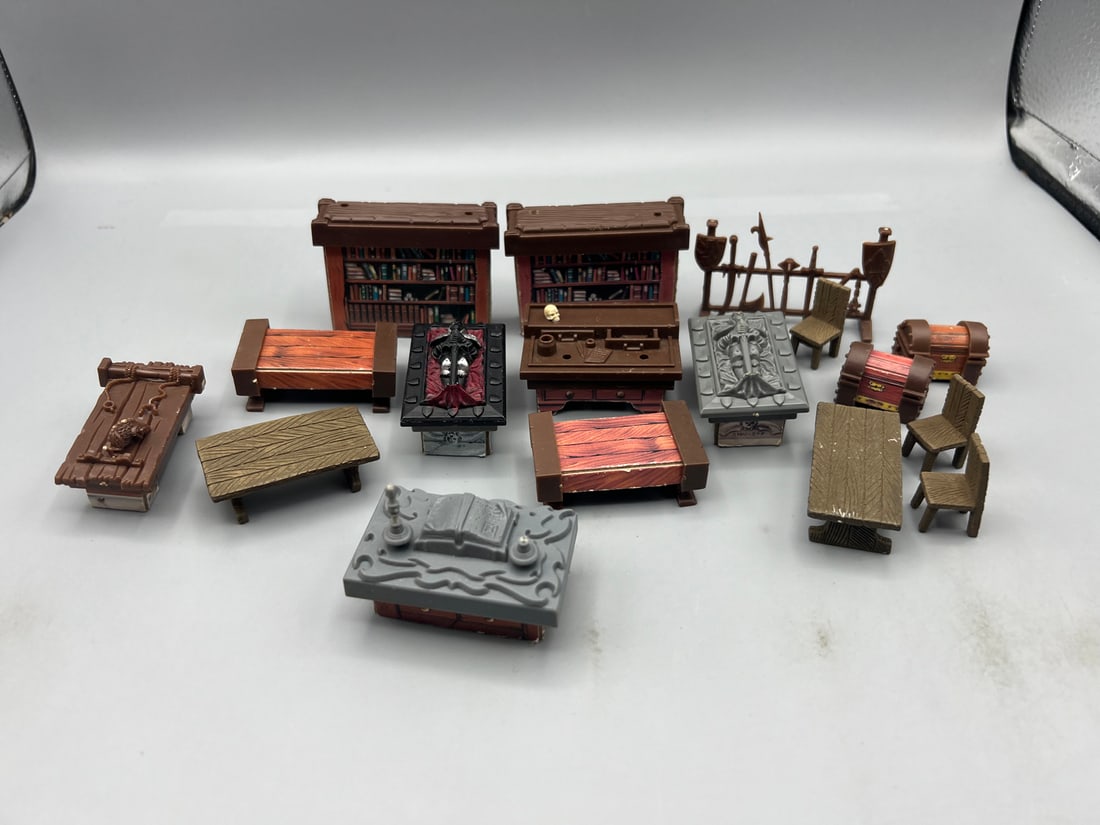 Vintage HeroQuest Accessories - Furniture, Weapons, etc: Vintage HeroQuest Accessories - Furniture, Weapons, etc