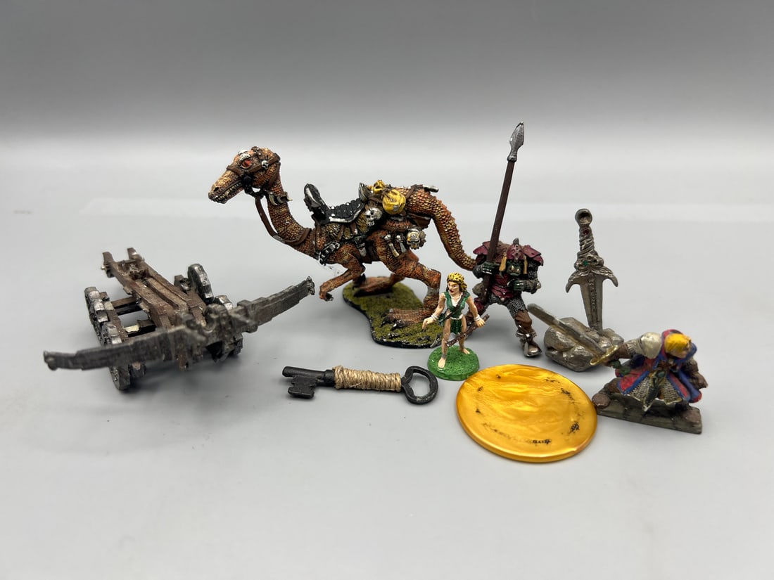 Misc Fantasy Collectibles Lot - Some broken pieces (1 of 3)