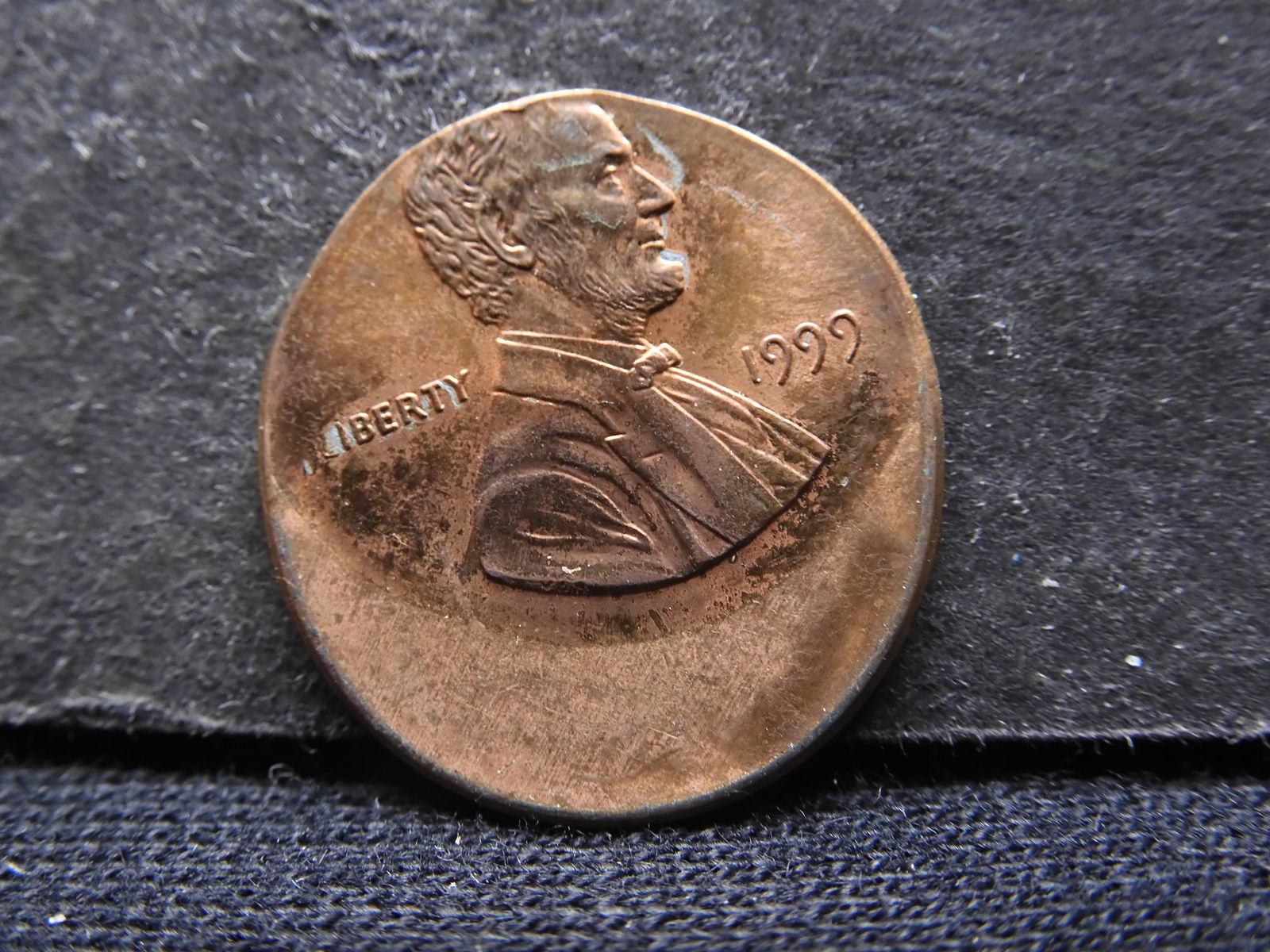 1999-P Lincoln Memorial Cent 40% Off-Center Struck (1 of 2)