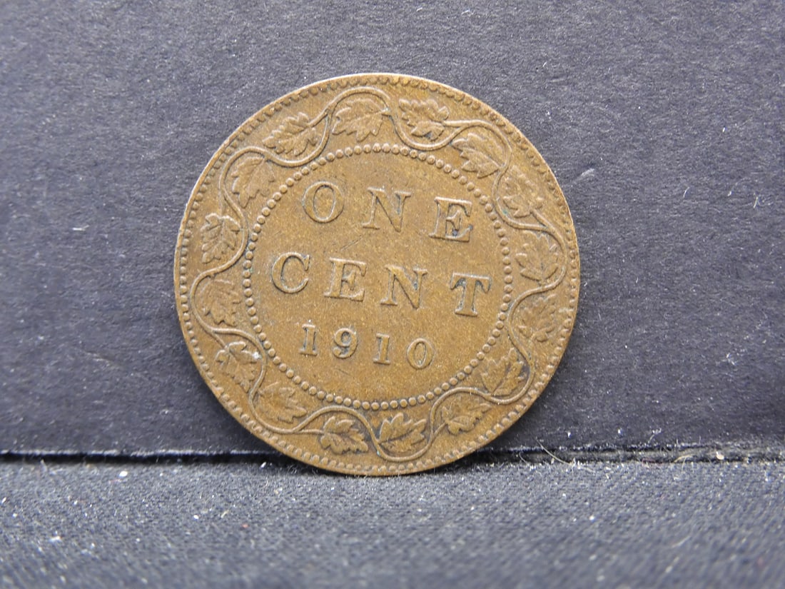 1910-Nice Grade, Detailed Leaves-Canada Large Cent, 114 Years Old! (1 of 2)