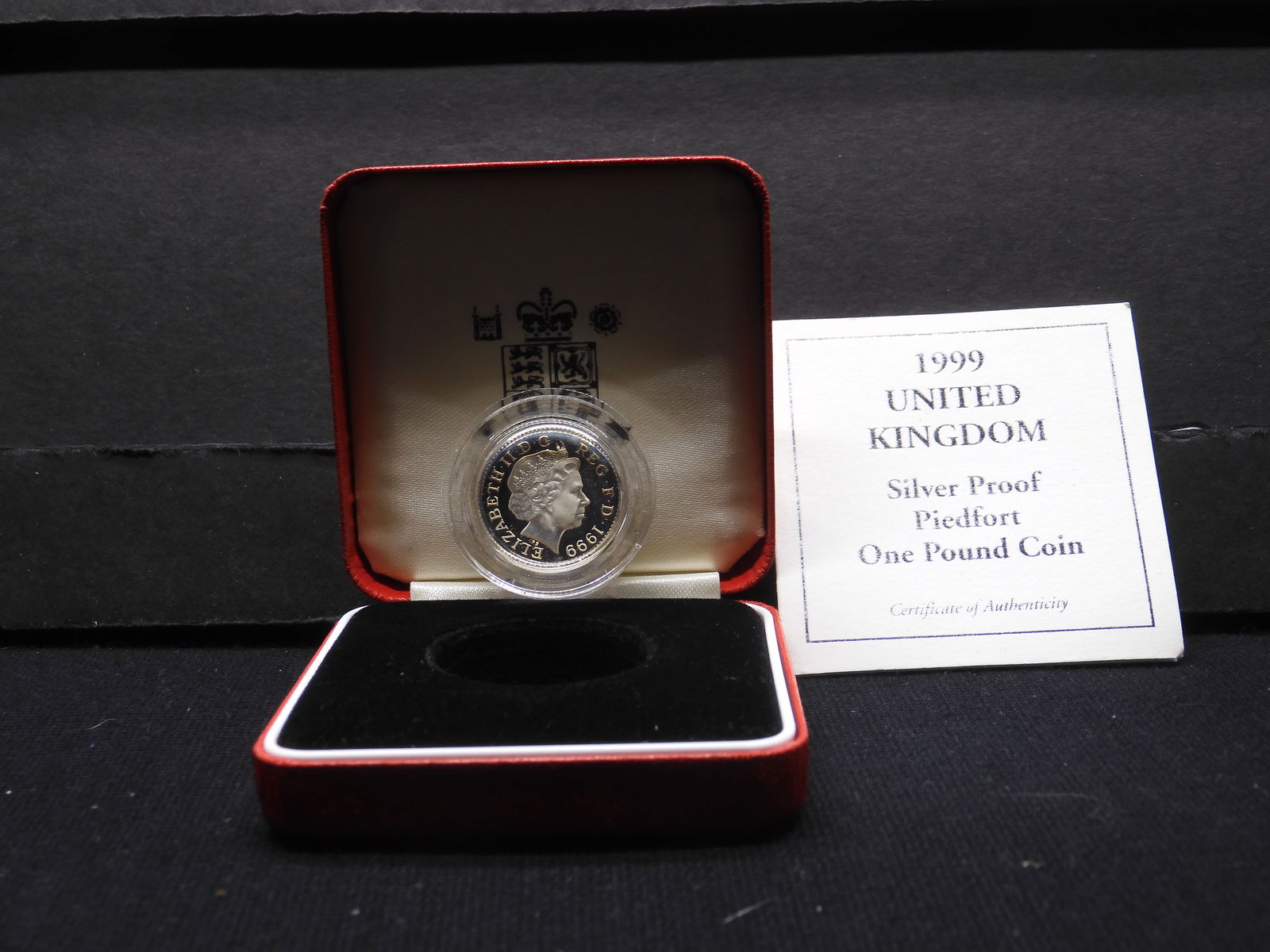 1999 UK .925 Silver Proof Piedfort One Pound Coin in OGP: 1999 UK .925 Silver Proof Piedfort One Pound Coin in OGP