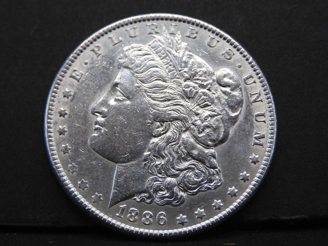 1886 Morgan Dollar. High Grade (1 of 2)