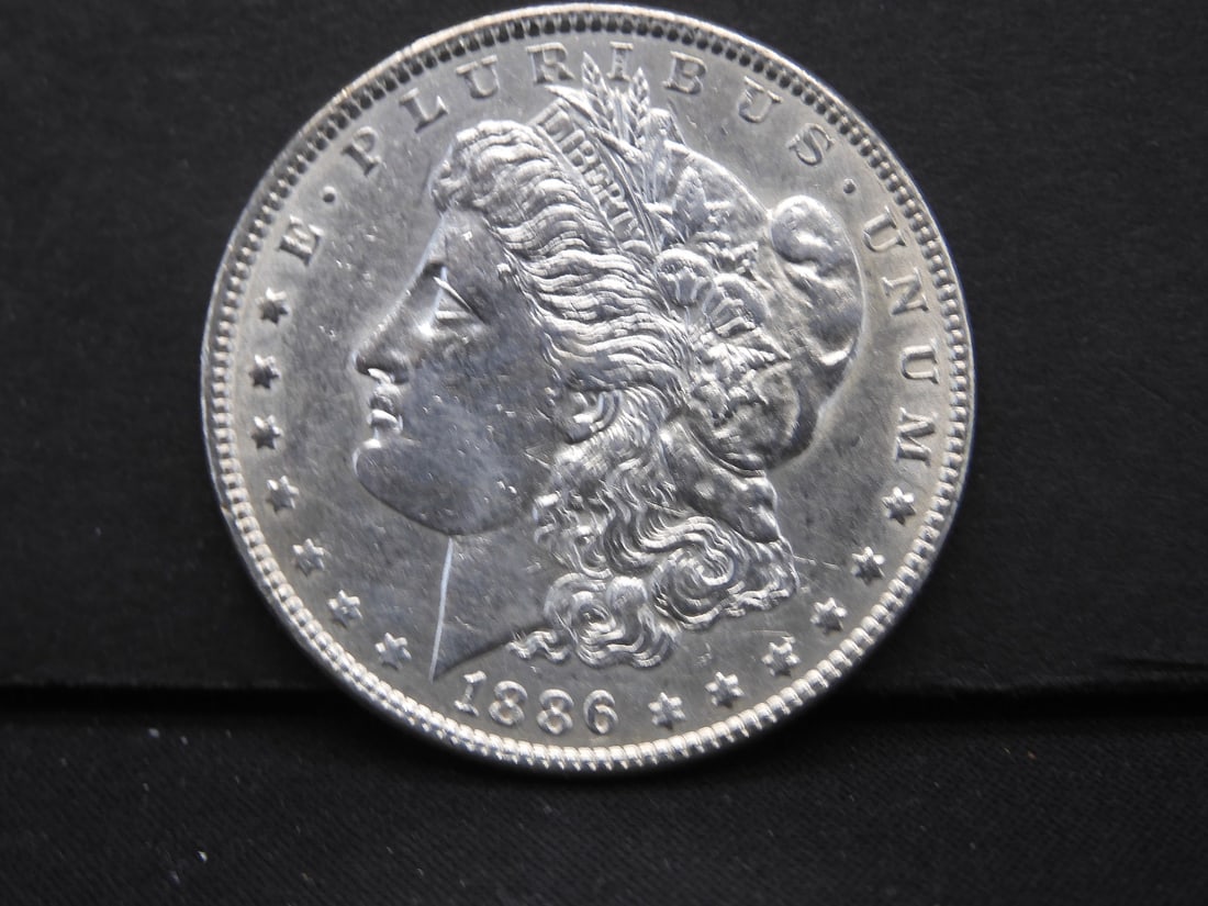 1886 Morgan Dollar. High Grade (1 of 2)