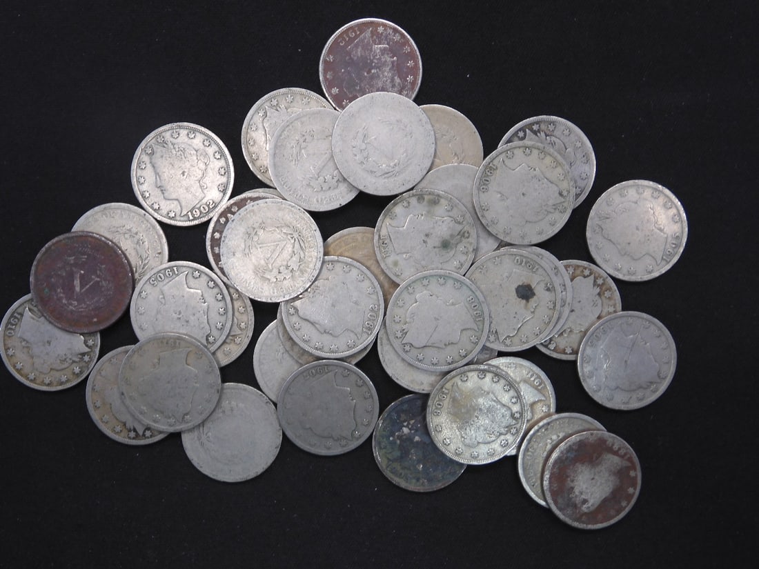 40 Assorted Liberty V Nickels (1 of 3)