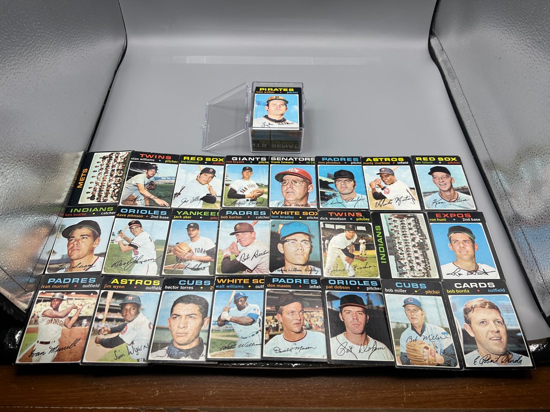 Lot of (100) 1971 Topps Baseball Cards - Varying Conditions (1 of 4)