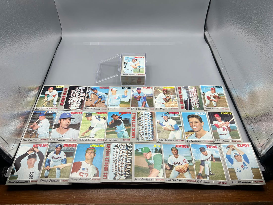 Lot of (100) 1970 Topps Baseball Cards W/ Bill Buckner RC #286 - Varying Conditions (1 of 6)