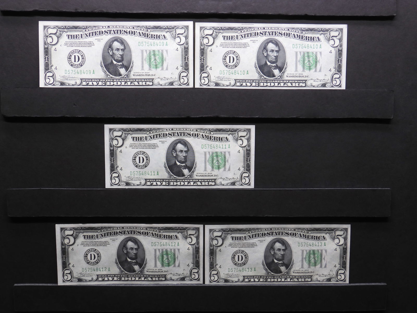 Five 1934 $5 Notes. Consecutive Serial Numbers. GEM Crisp Uncirculated. Cleveland. (1 of 4)