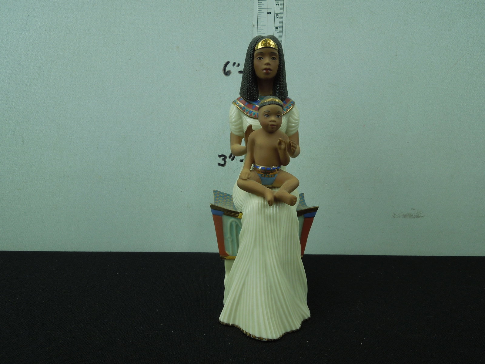 Lenox Queen Tiya Figurine: Lenox Queen Tiya Figurine