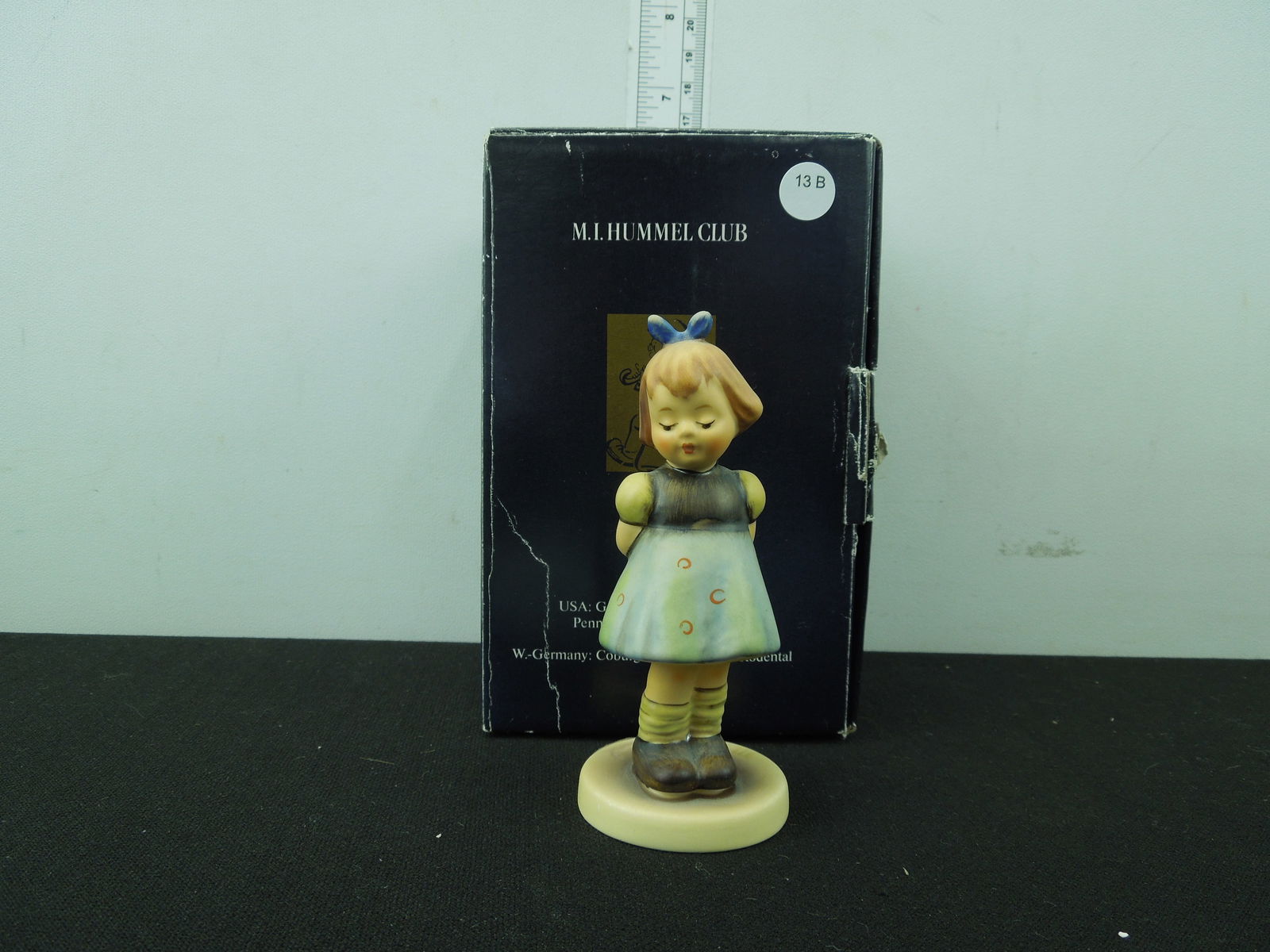 M.J. Hummel Goebel W. Germany Figurine: Two Hands One Treat, #192, Hum 493, 4 inch with Box (1 of 4)