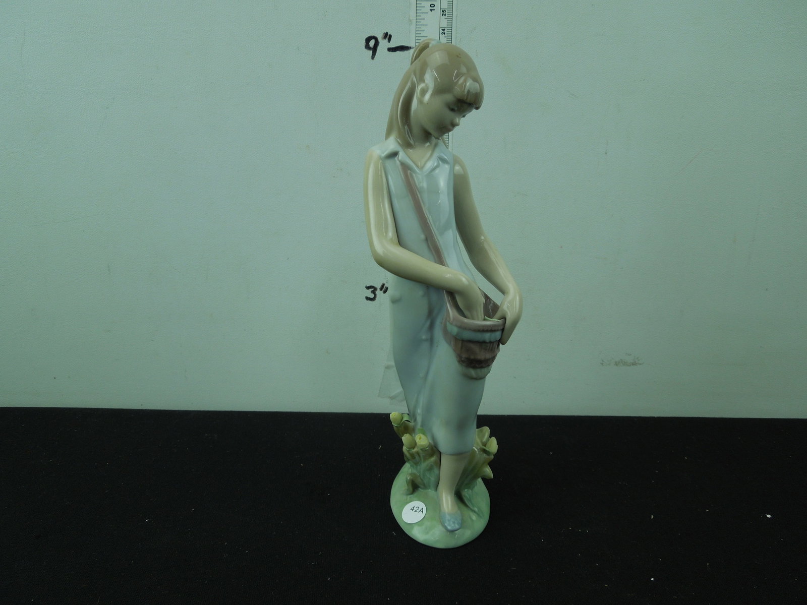 Lladro: Tulip Garden 69ZD7. Handmade in Spain 2006. (Missing Flowers In Basket): Lladro: Tulip Garden 69ZD7. Handmade in Spain 2006. (Missing Flowers In Basket)