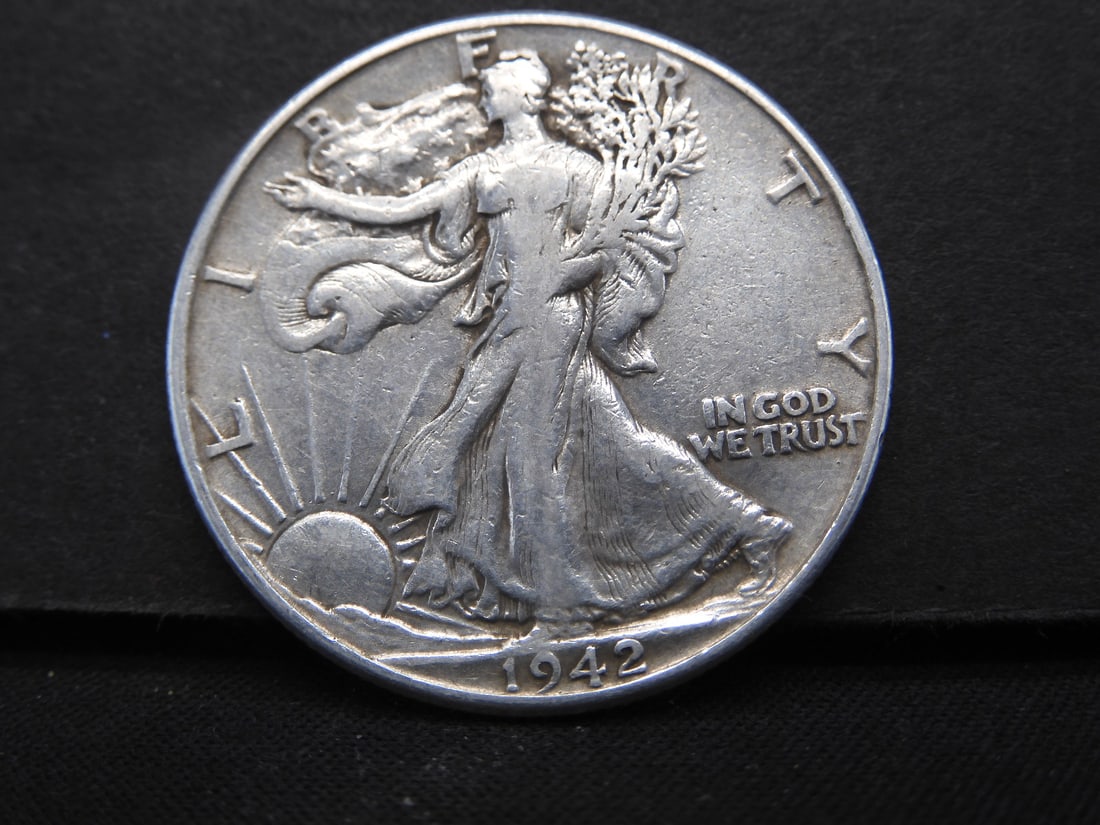 1942 WWII Era, Nice Details, 90% Silver, Liberty Half, 82 Years Old! (1 of 2)