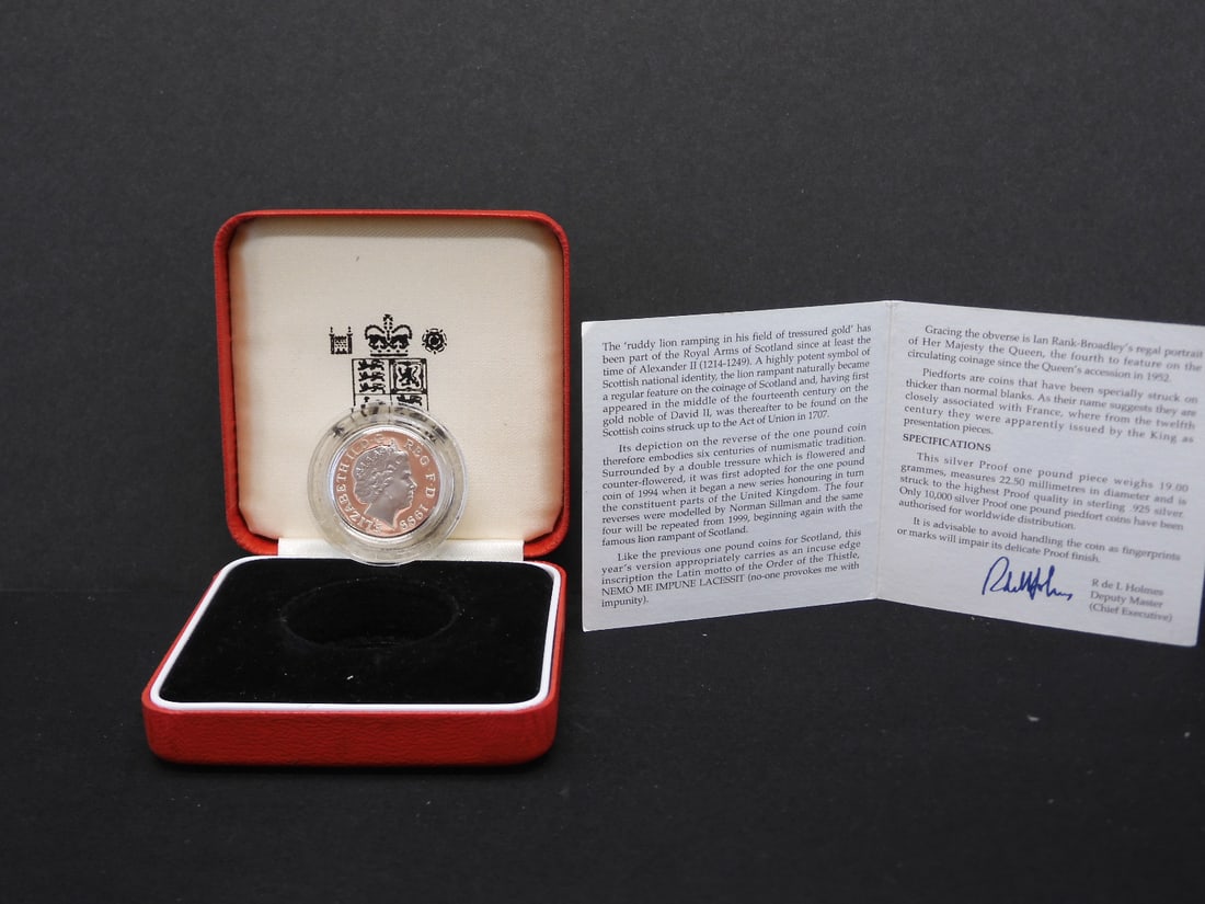 1999 United Kingdom Silver Proof Piedfort One Pound Coin- Only 10,000 Minted: 1999 United Kingdom Silver Proof Piedfort One Pound Coin- Only 10,000 Minted