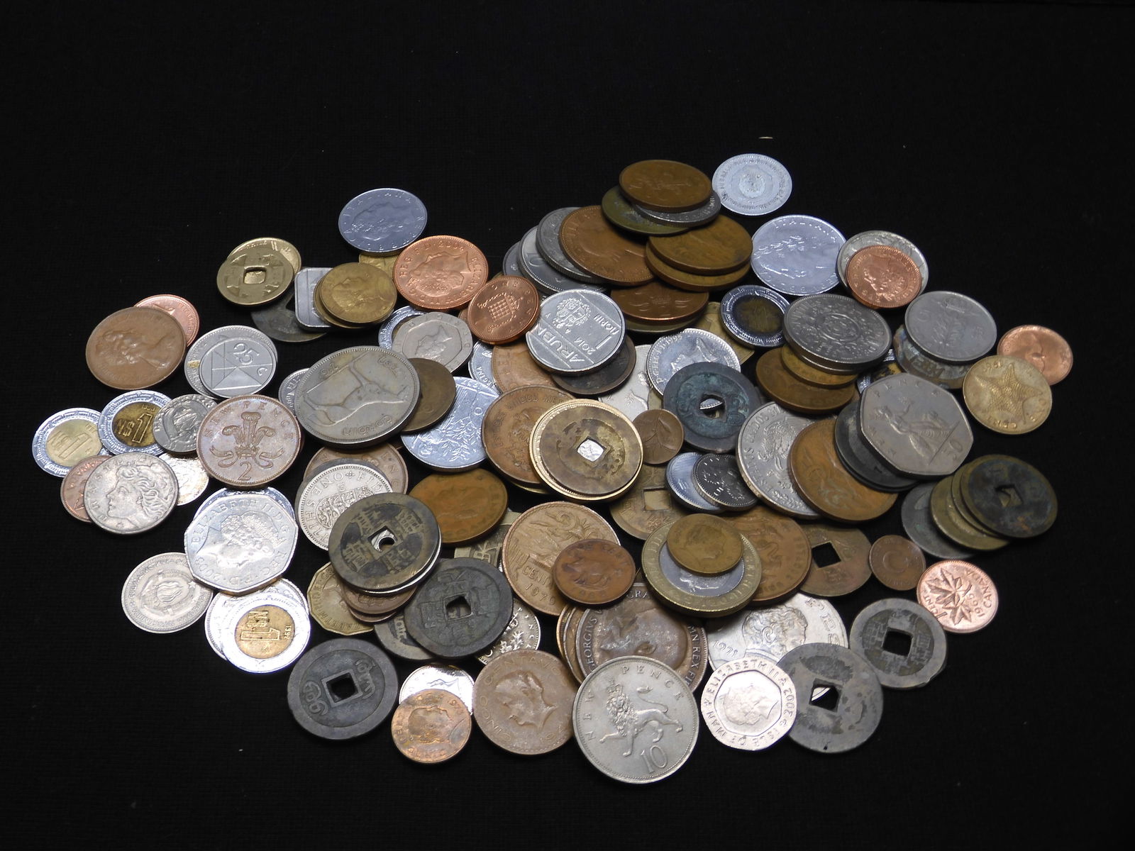 1.5 Pounds Plus Mixed Foreign Coins (1 of 6)