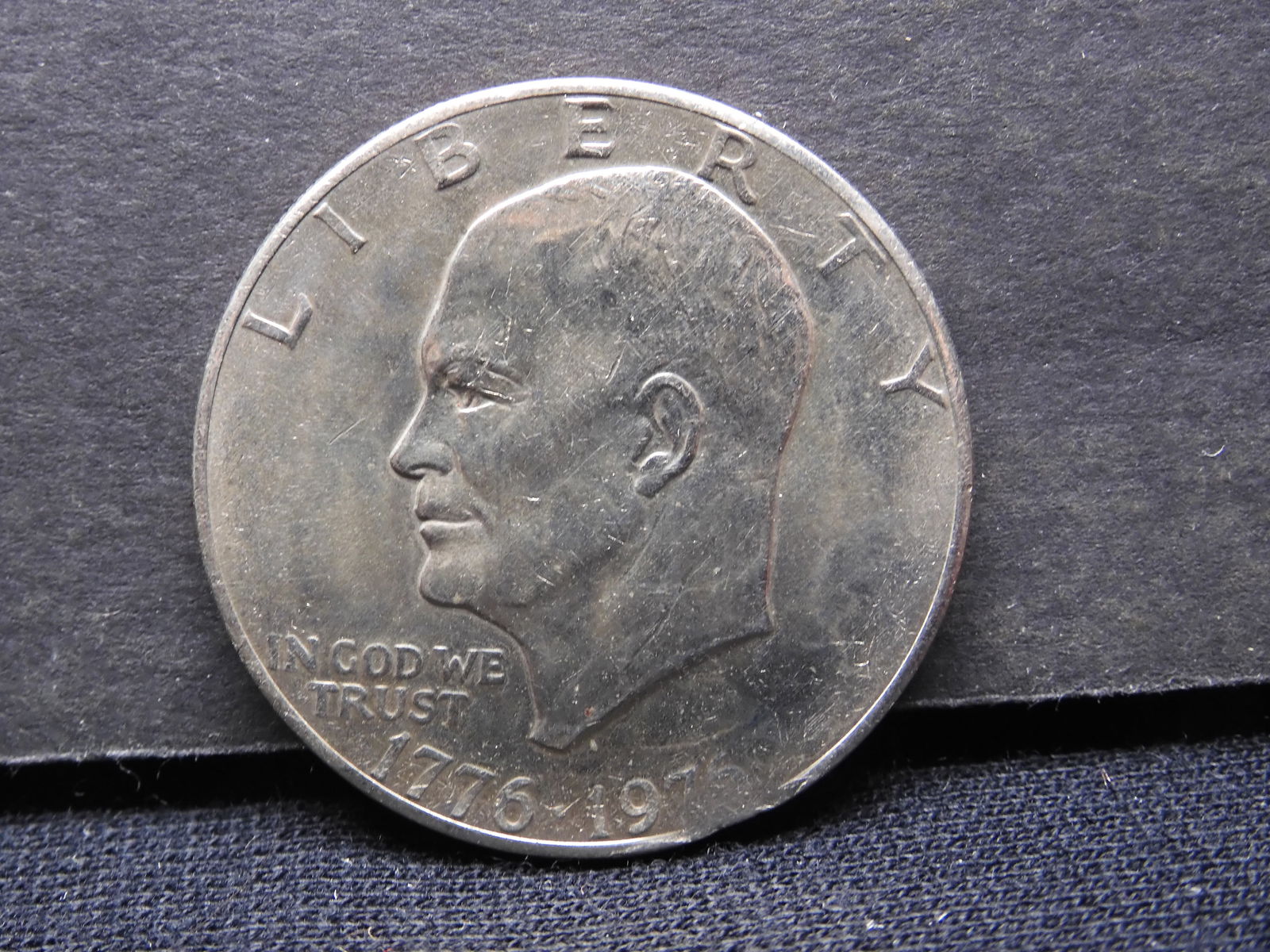 1976 T-2 Eisenhower Dollar - Rim Clip - Unc (1 of 2)