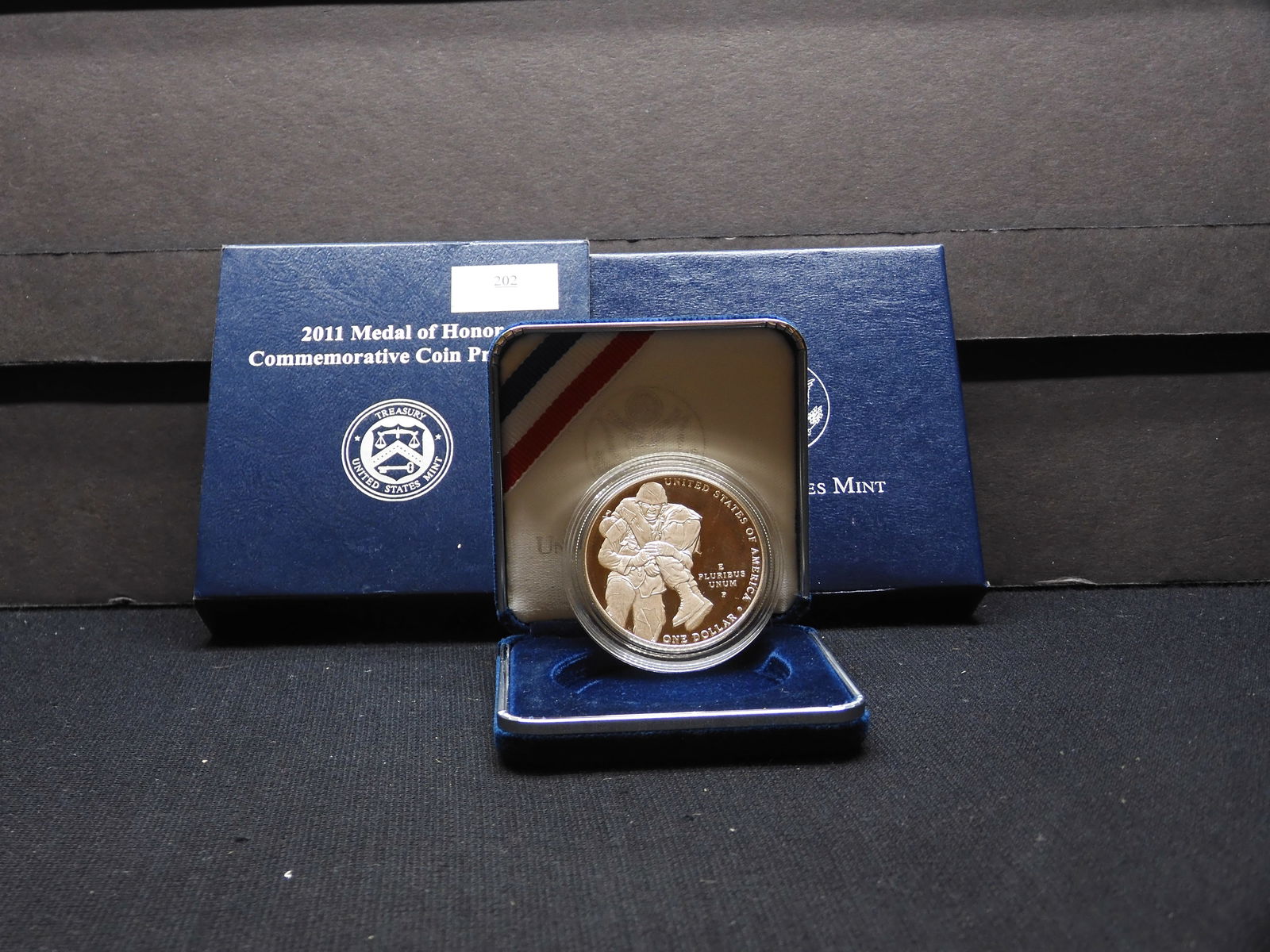 2011-P Medal of Honor Proof Silver Dollar (1 of 3)