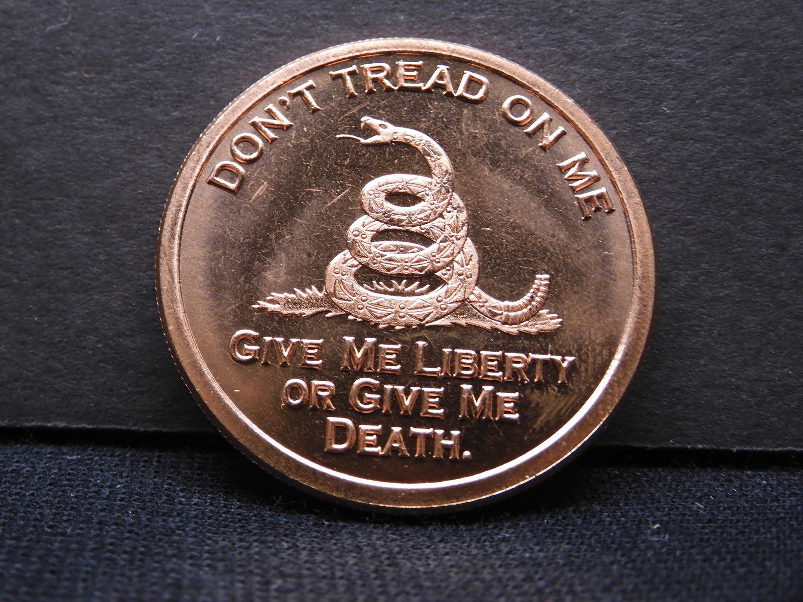 COPPER - 1 Oz. .999 Copper Round - Don't Tread On Me Motto (1 of 2)