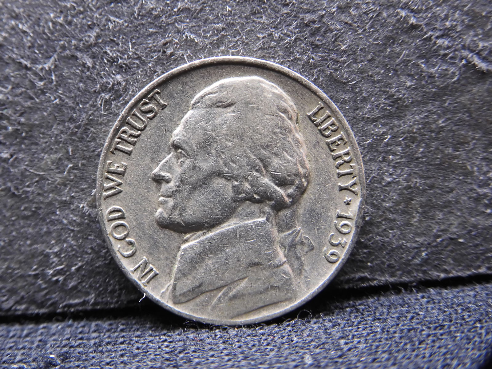 1939 Rare Double-Die Reverse Rare Jefferson Nickel.  Grey Sheet Bid Is $125 in XF40. (1 of 2)