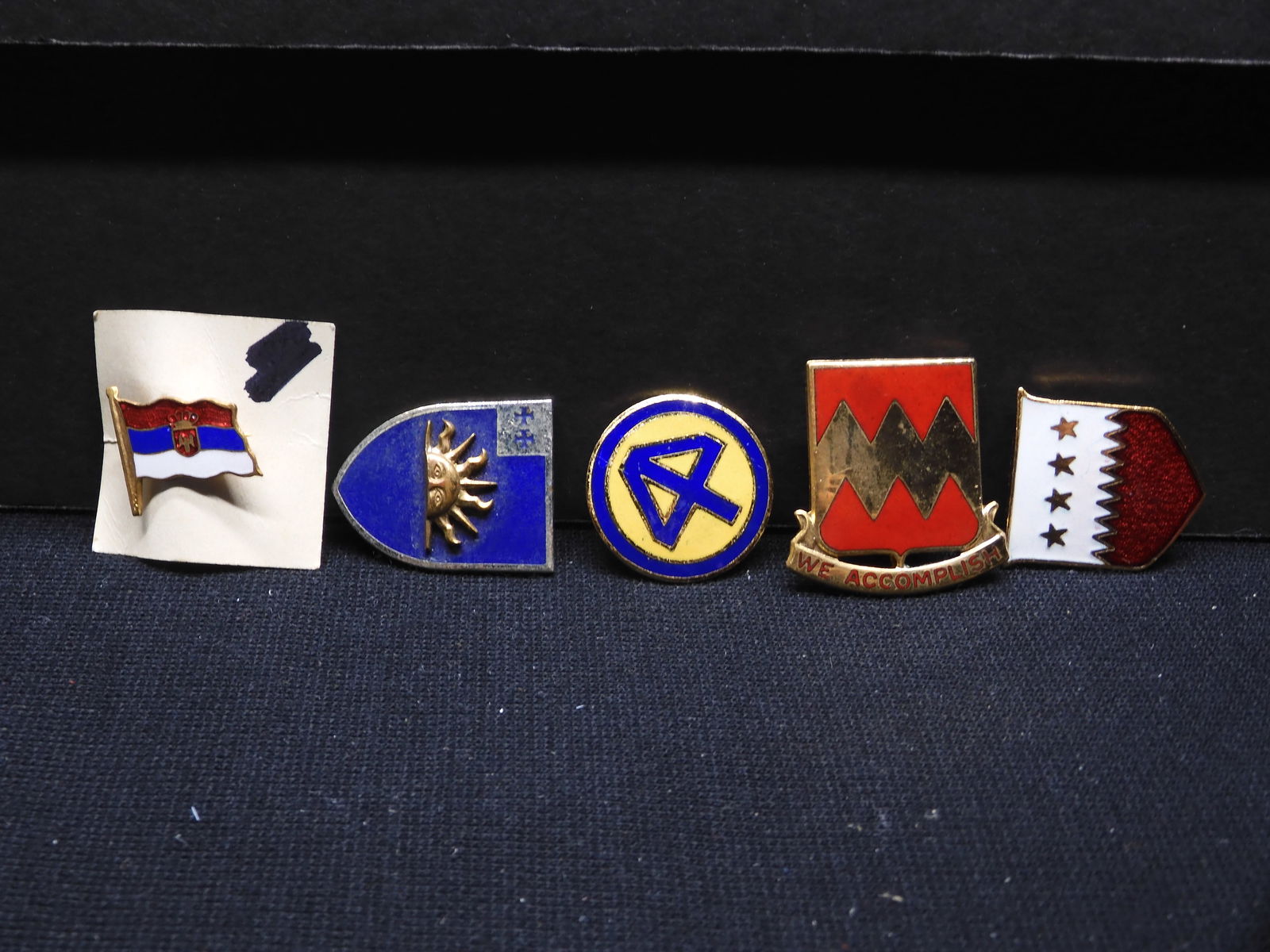 5 Assorted WWII Era U.S. Military Insignias (1 of 5)
