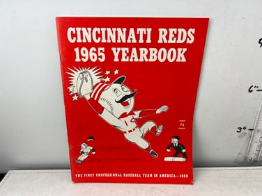 1965 Cincinnati Reds Baseball Yearbook W/ Stars Inside
