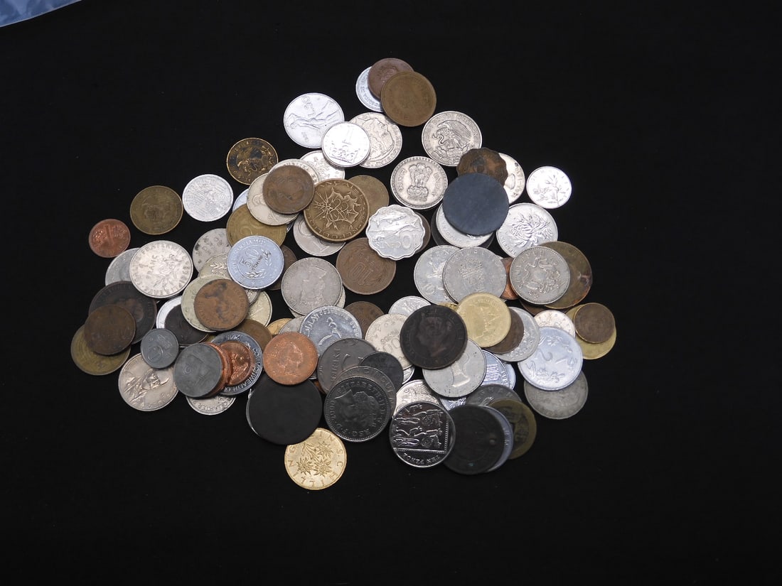 1 Pound Mixed Foreign Coins. (1 of 3)