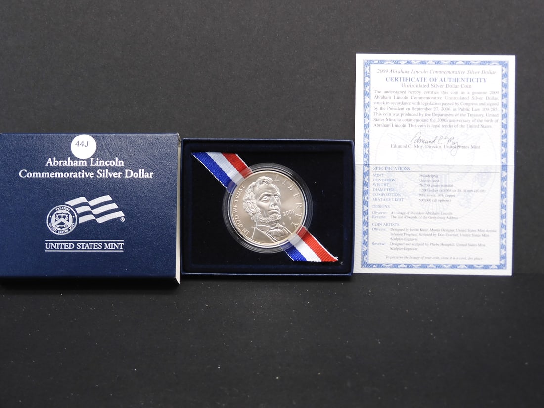 2009 Uncirculated Abe Lincoln Commemorative Silver Dollar: 2009 Uncirculated Abe Lincoln Commemorative Silver Dollar