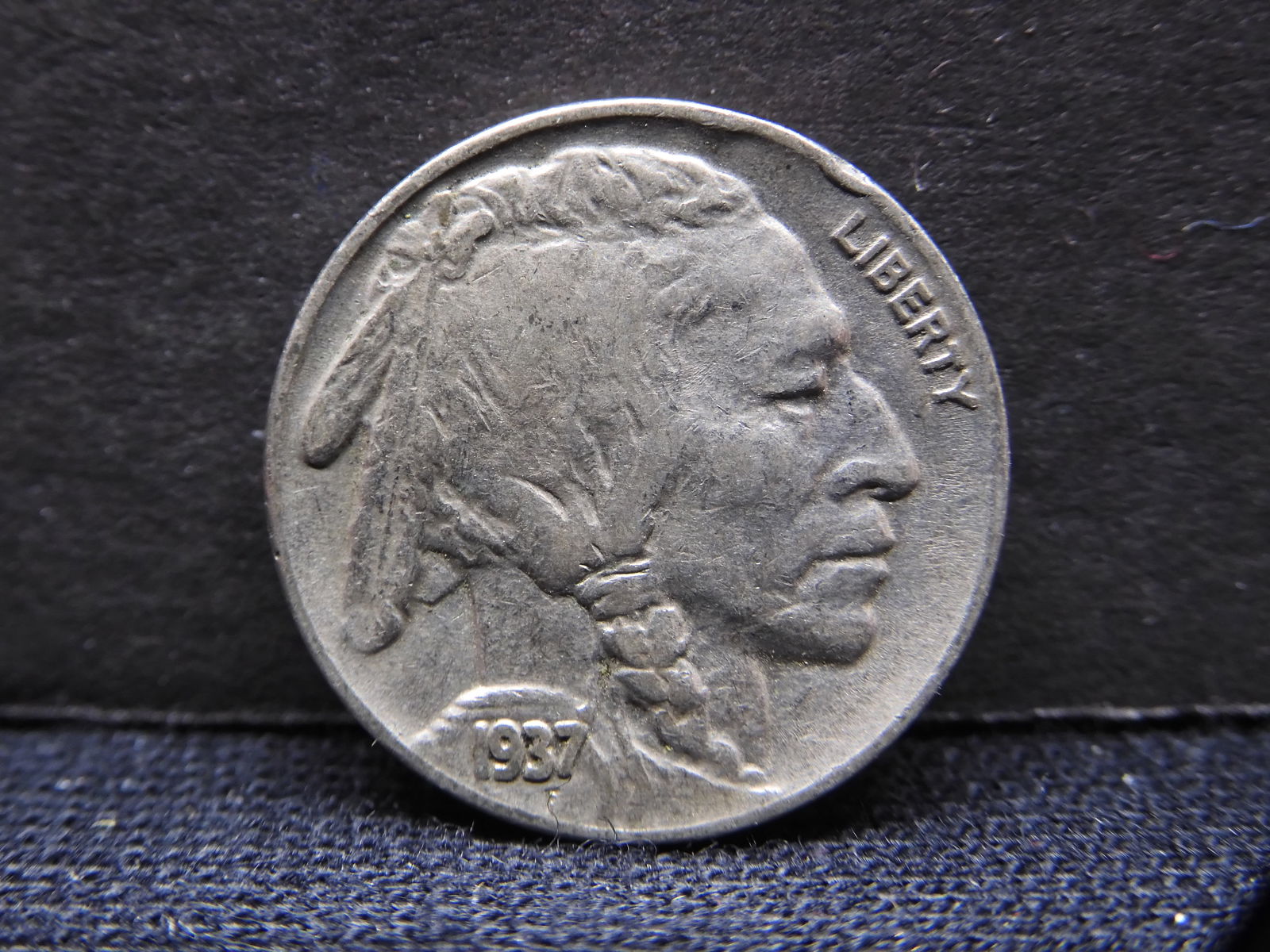 1937 Buffalo Nickel. FULL Horn (1 of 2)
